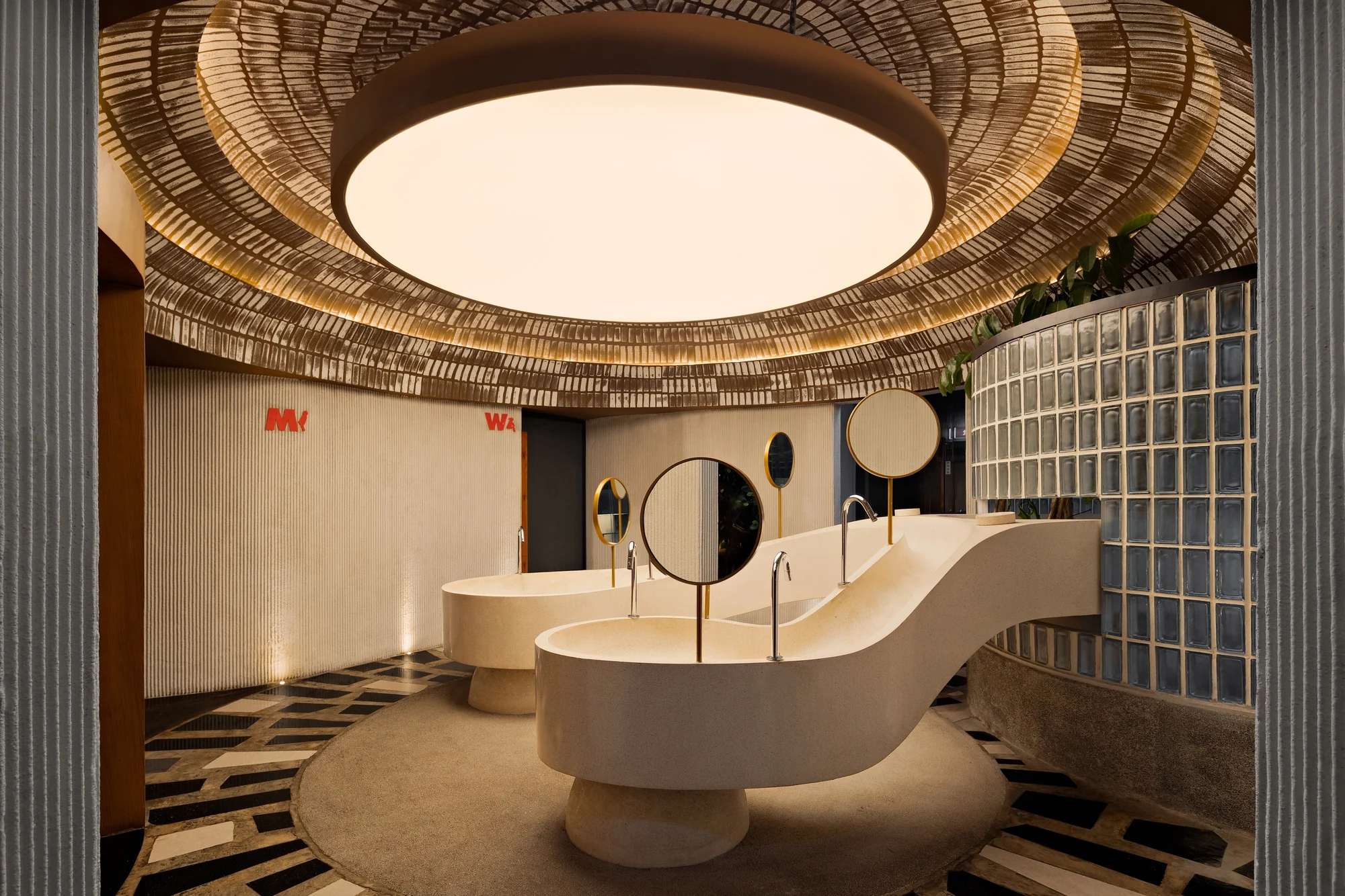 نمای بیرونی رستوران SS Garden با متریال‌های پایدار و طراحی مدرن