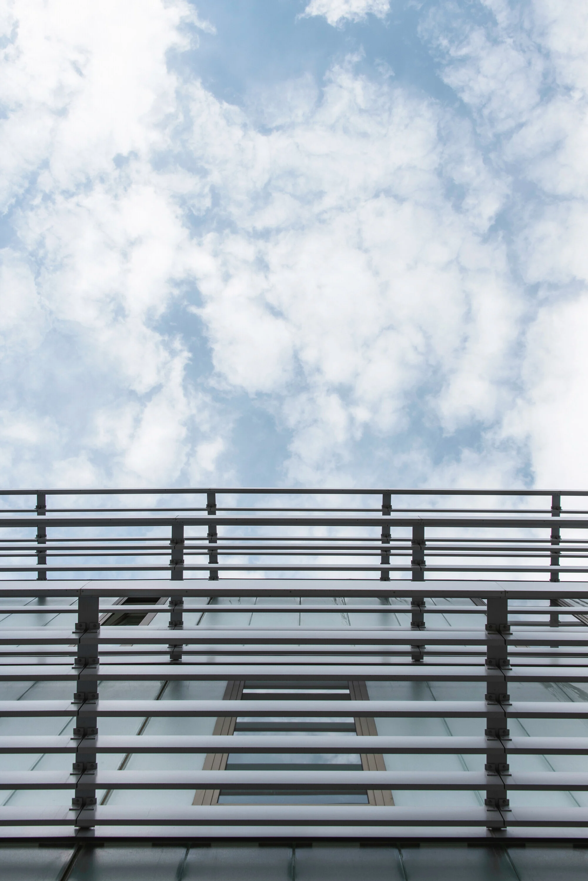 فضای داخلی مجتمع دیوریت با نور طبیعی و دکوراسیون مدرن