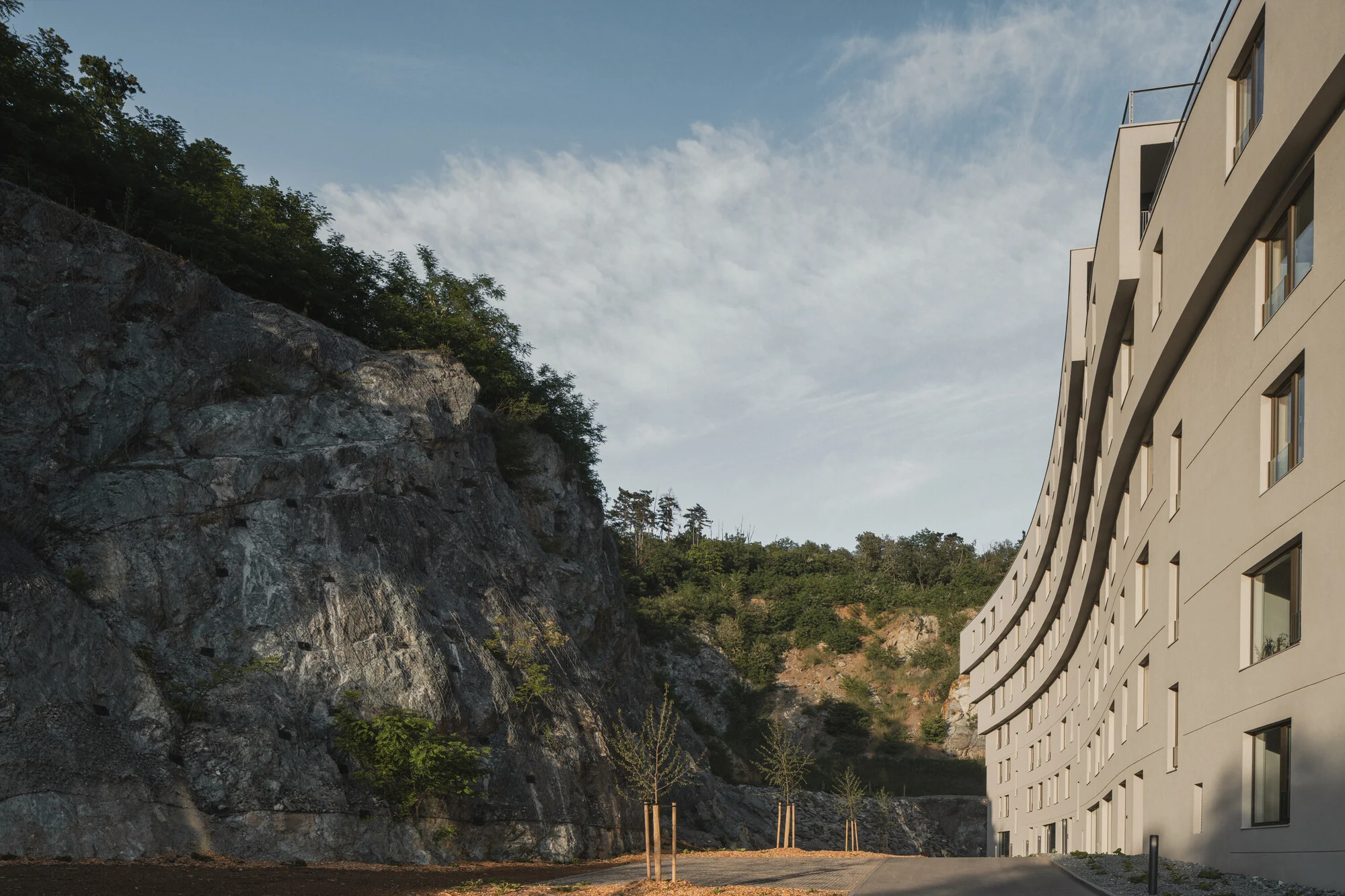 طراحی پایدار مجتمع دیوریت با نمای شفاف و یکپارچگی با طبیعت