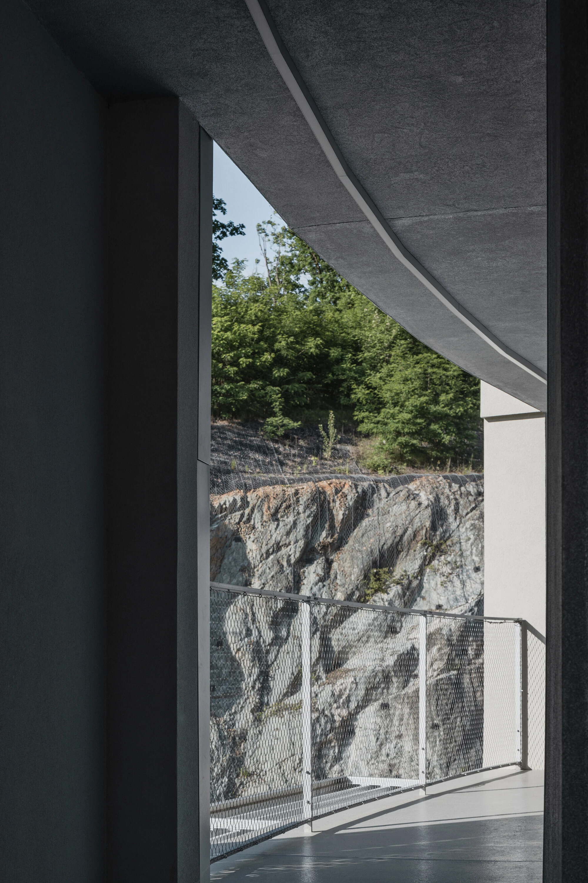 فضای داخلی مجتمع دیوریت با دکوراسیون معاصر و پلان باز