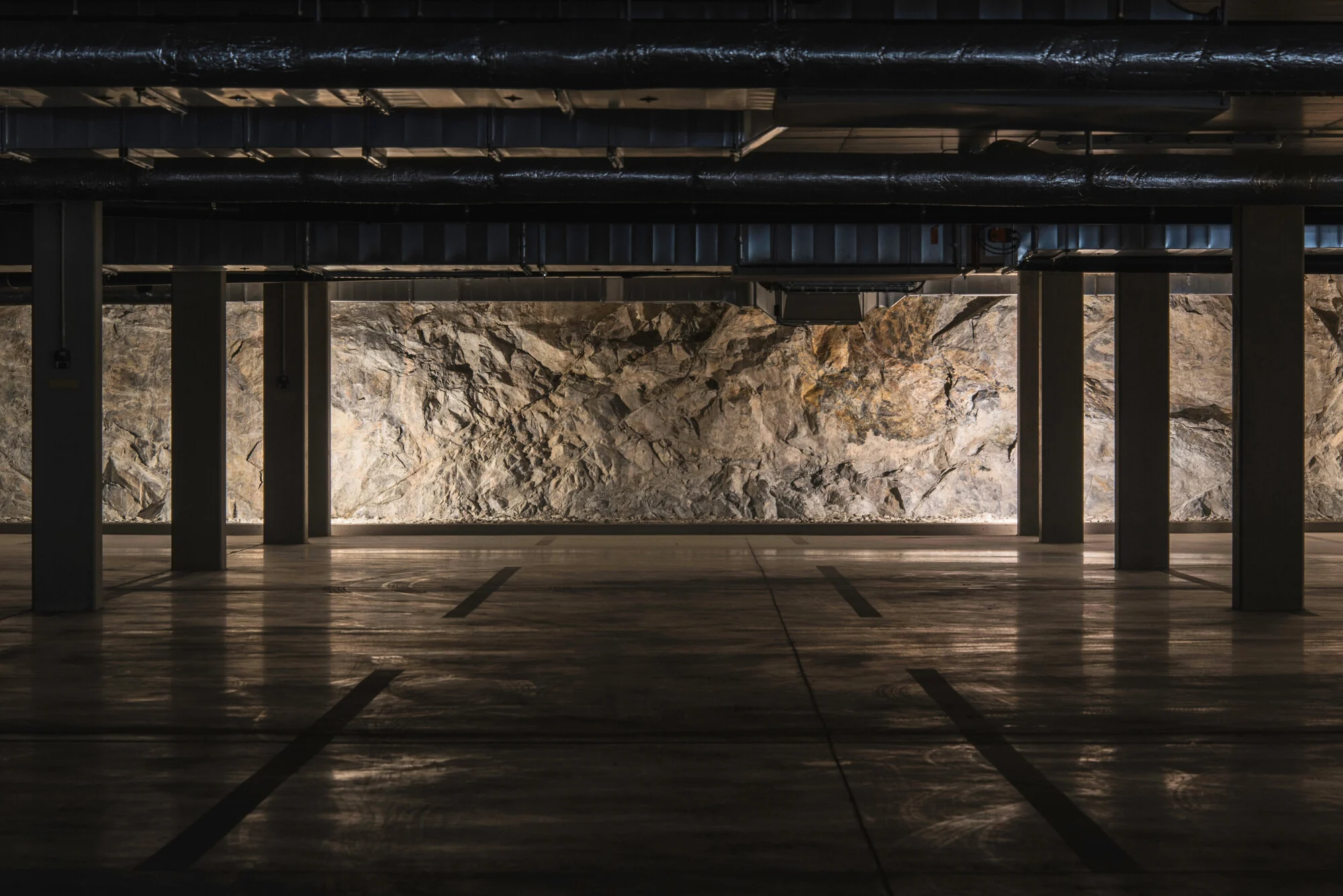 نمای شیشهای مجتمع دیوریت با معماری مدرن و پایدار