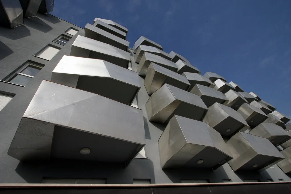 پلان معماری مجتمع مسکونی 7-4 با فضای باز و نورپردازی طبیعی