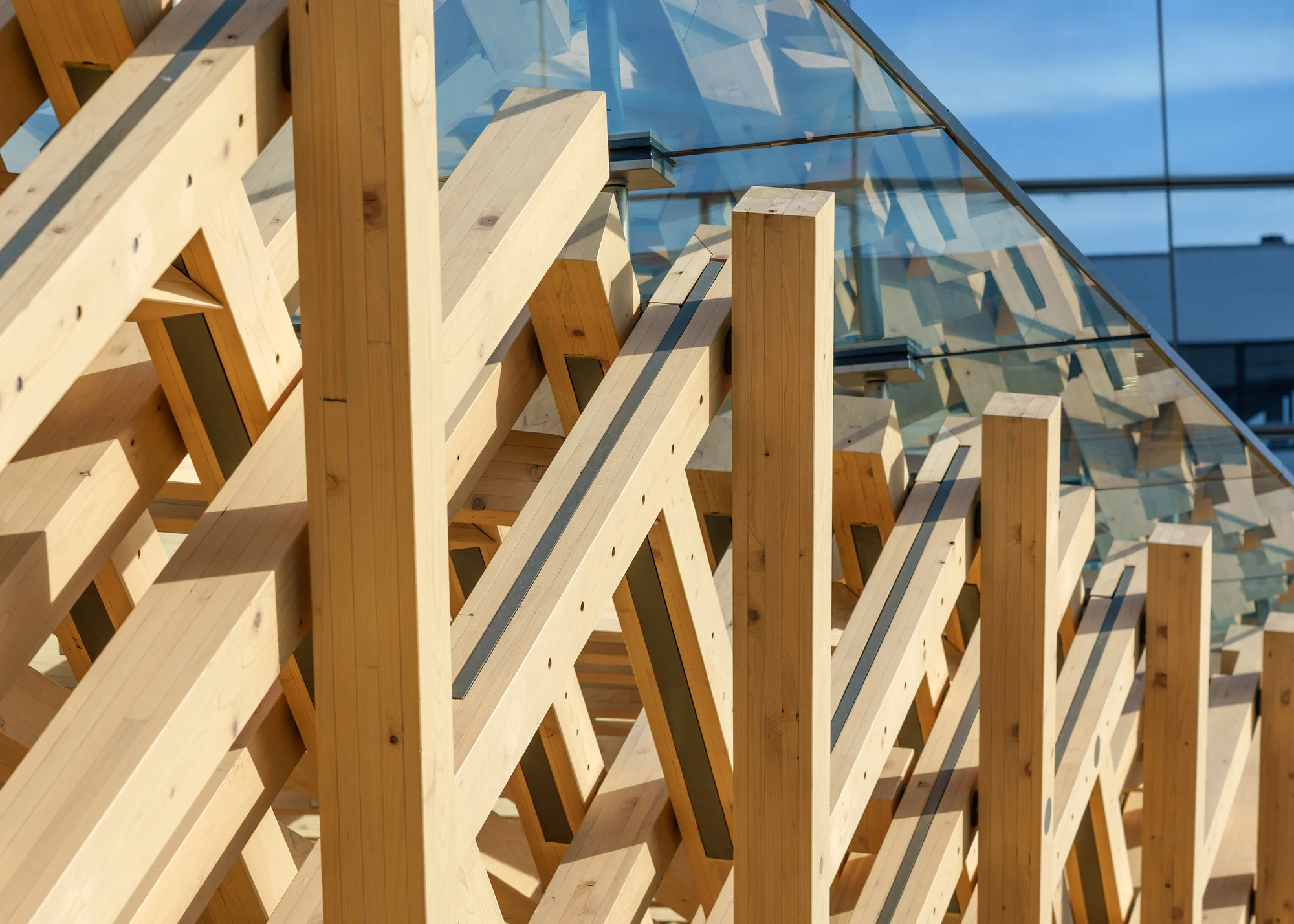 نمای خارجی پل TAC.T با معماری پایدار و یکپارچگی با طبیعت