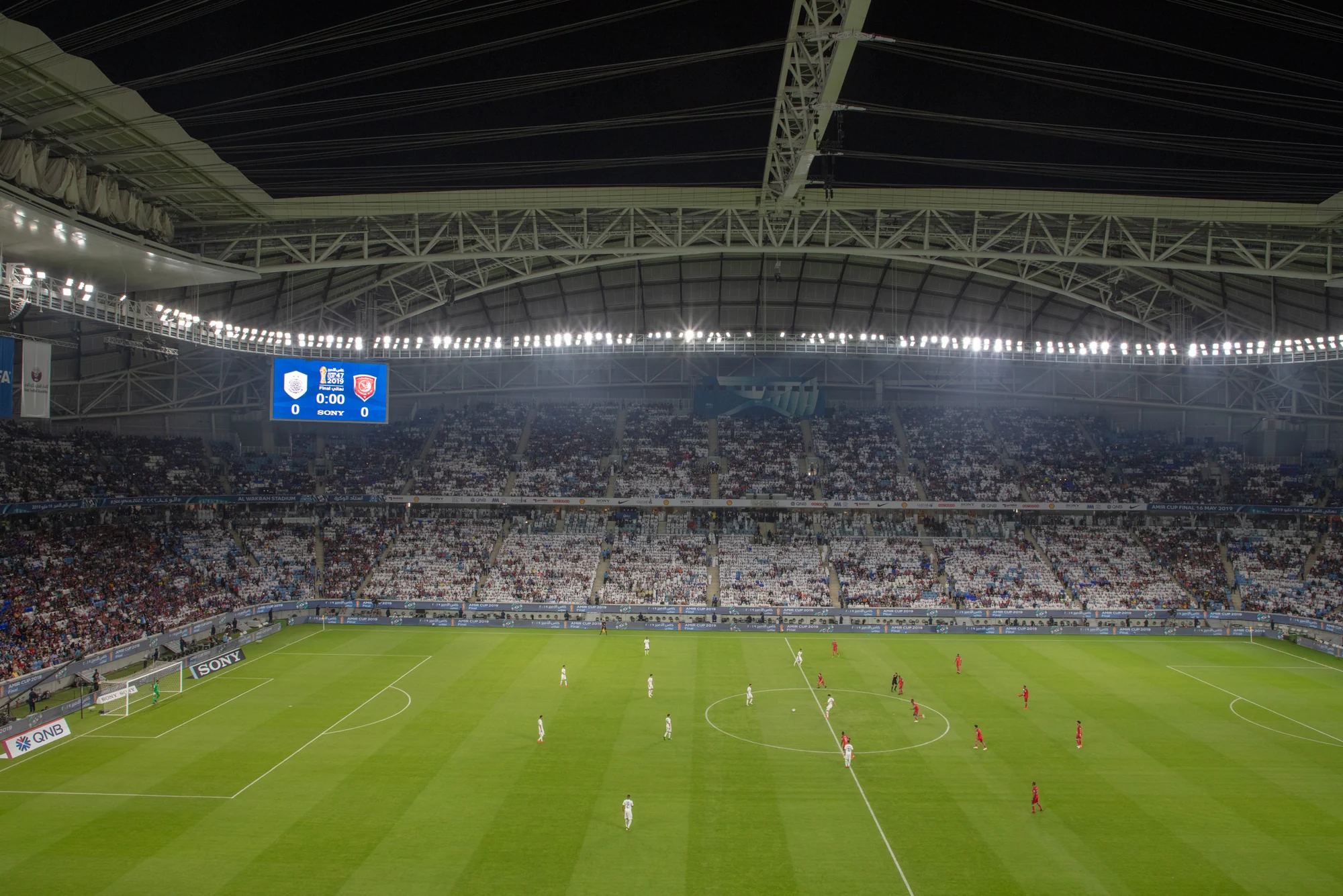 فضای تماشاگران استادیوم الجنوب با طراحی خلاقانه و نور طبیعی