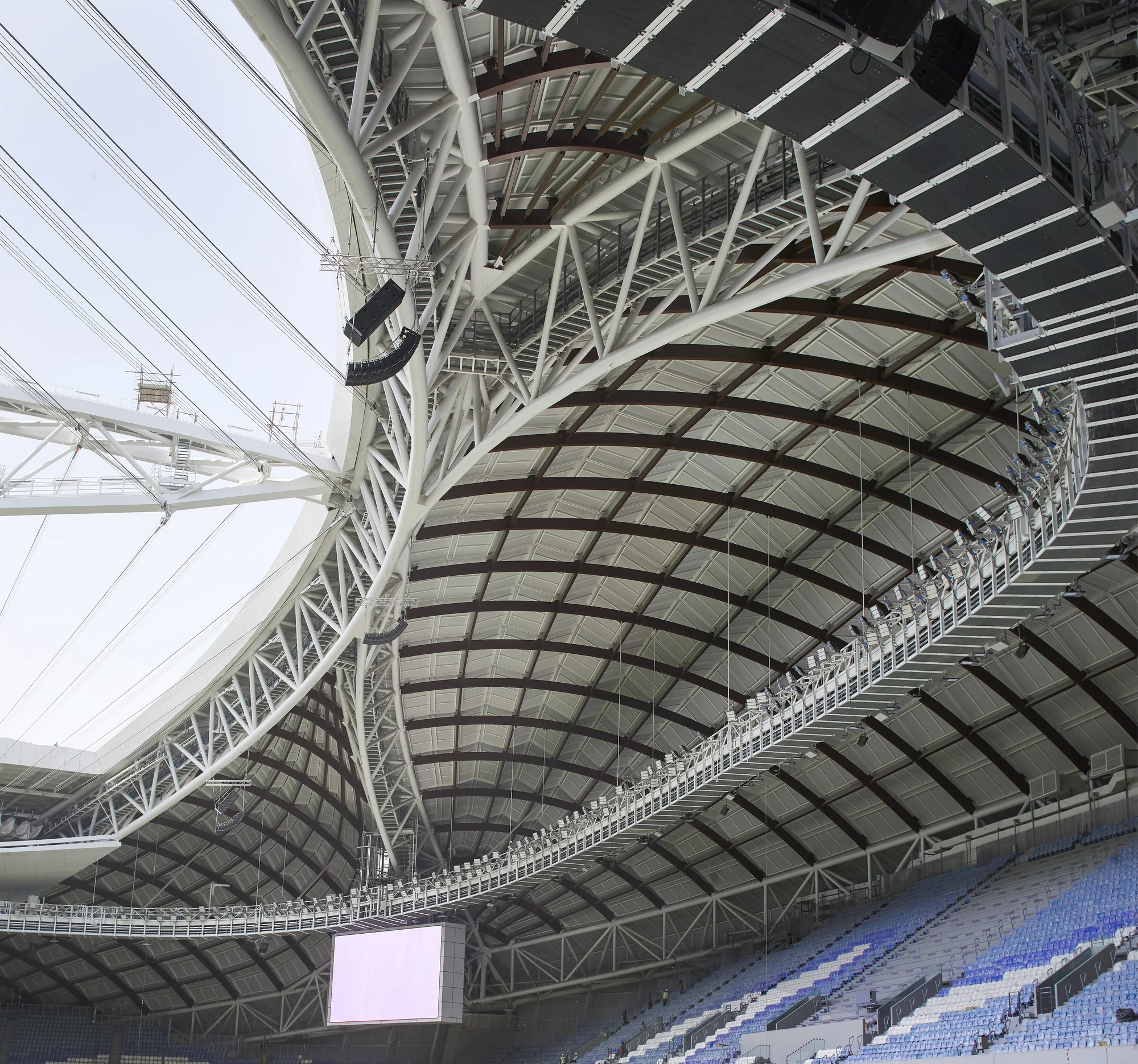 نمای بیرونی استادیوم الجنوب با متریالهای پایدار و طراحی مدرن