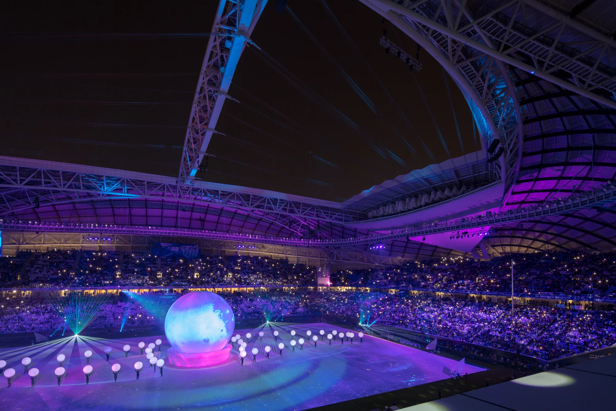 نمای خارجی استادیوم الجنوب با طراحی زاها حدید و متریالهای فلزی