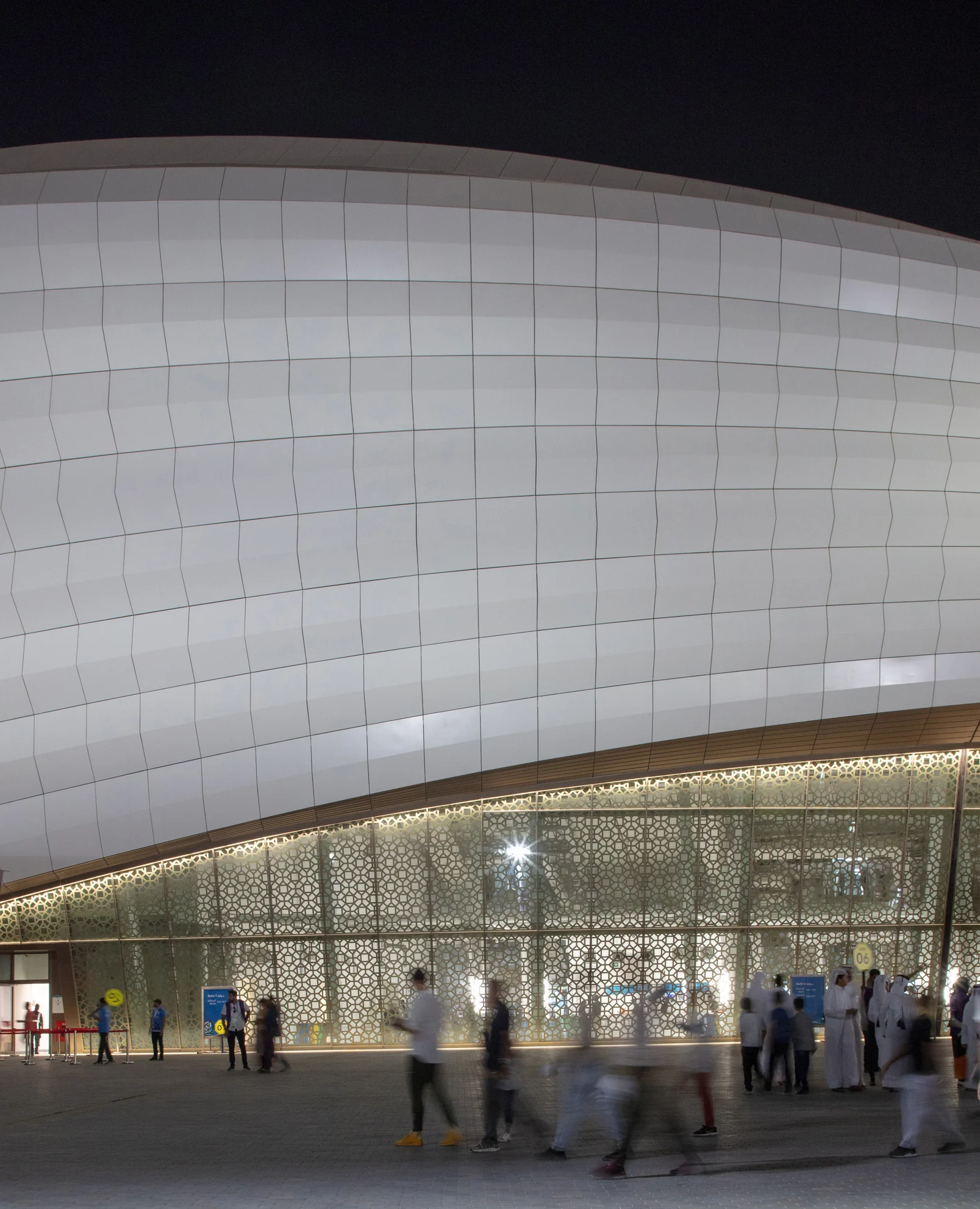 طراحی داخلی استادیوم الجنوب با فضاهای باز و دکوراسیون مدرن