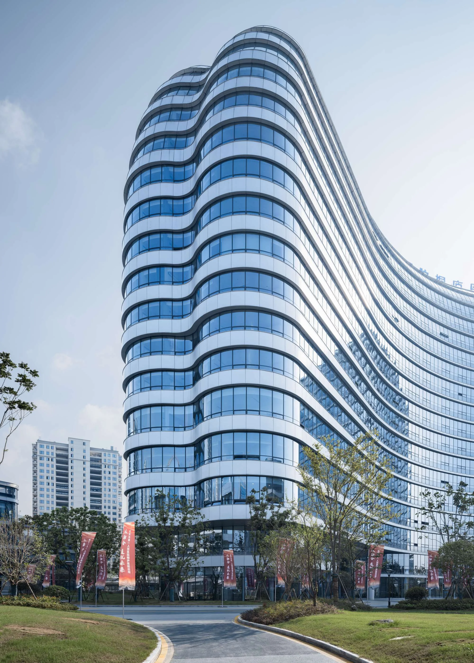 طراحی سبز بیمارستان تونگلو با نمای شفاف و یکپارچگی با طبیعت