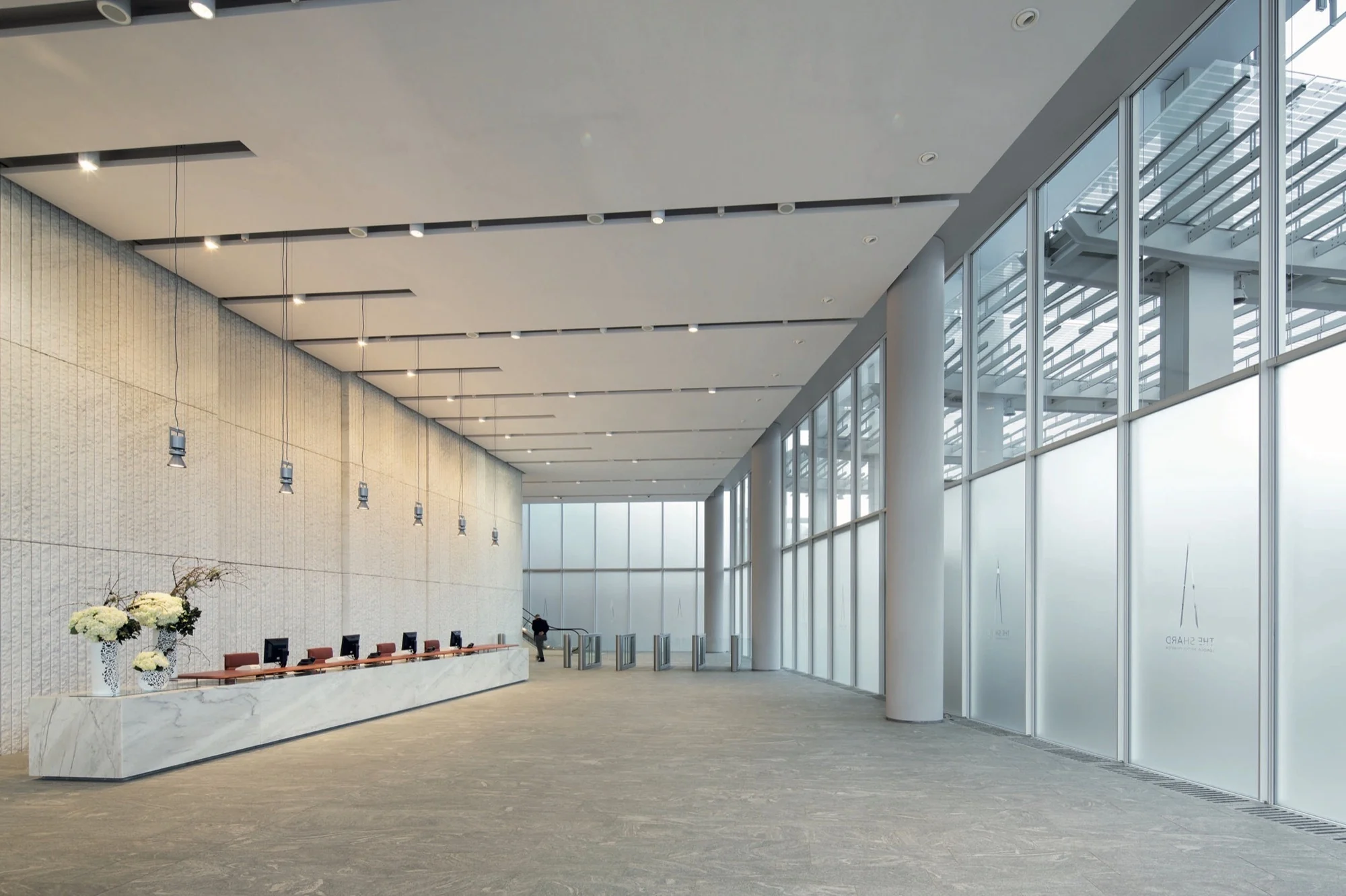 نمای شیشه‌ای برج شارد با متریال‌های فلزی و طراحی خلاقانه