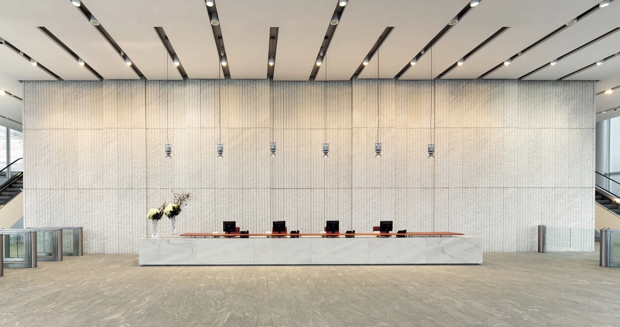 فضای داخلی برج شارد با نور طبیعی و دکوراسیون مدرن