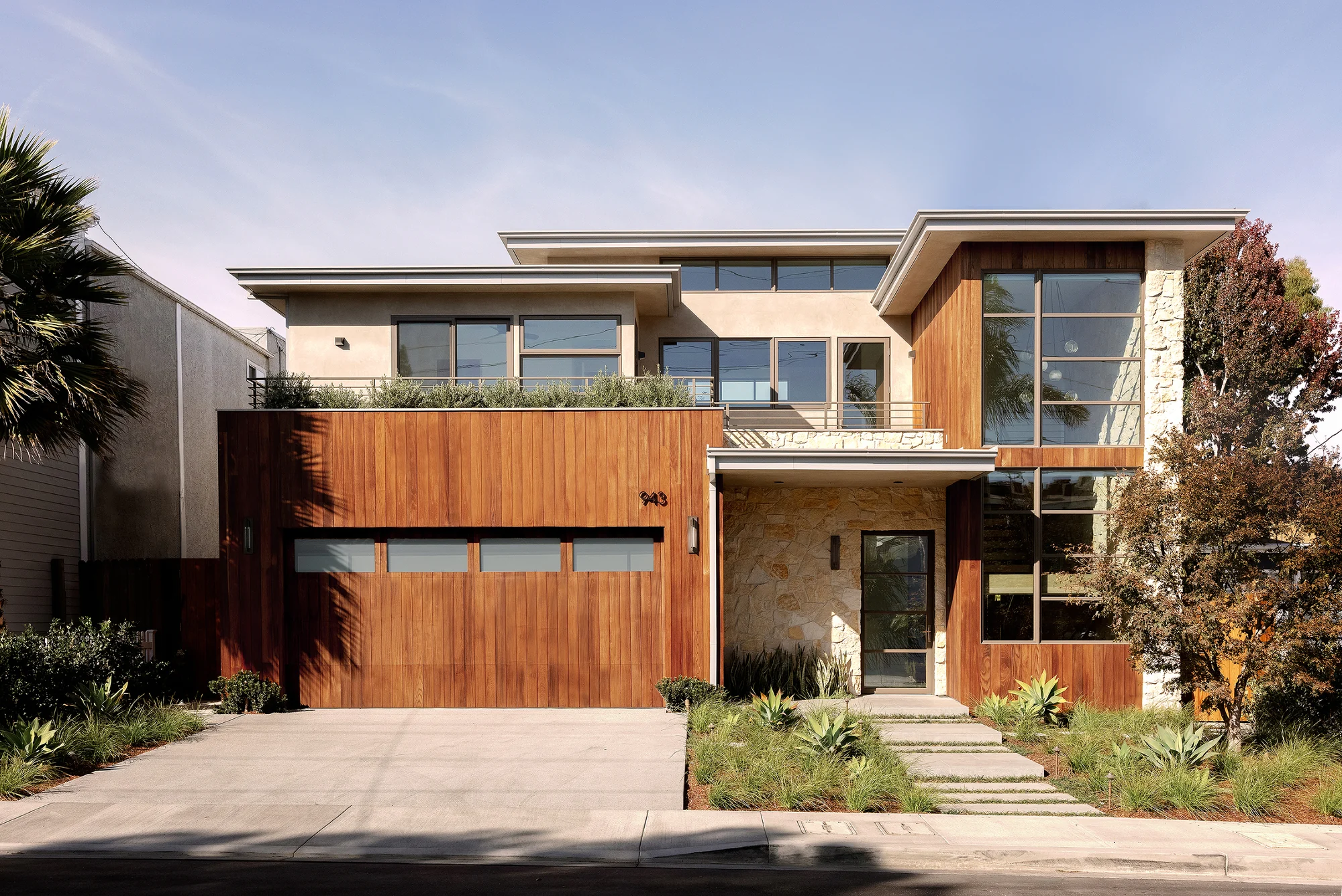 نمای خارجی رزیدنس راموس با طراحی ون استودیو در منهتن بیچ، کالیفرنیا