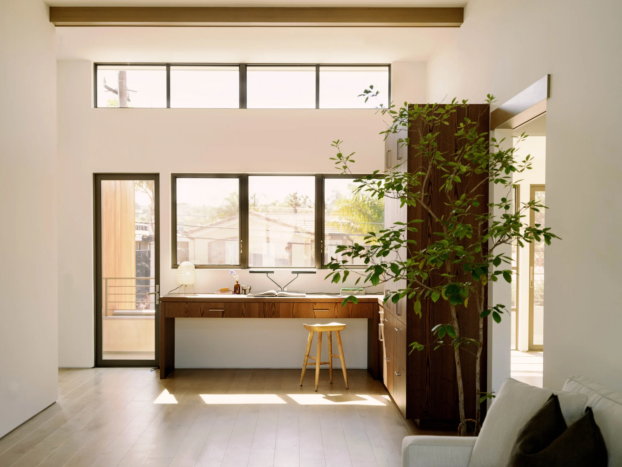 طراحی معماری رزیدنس راموس با نمای معاصر در منهتن بیچ