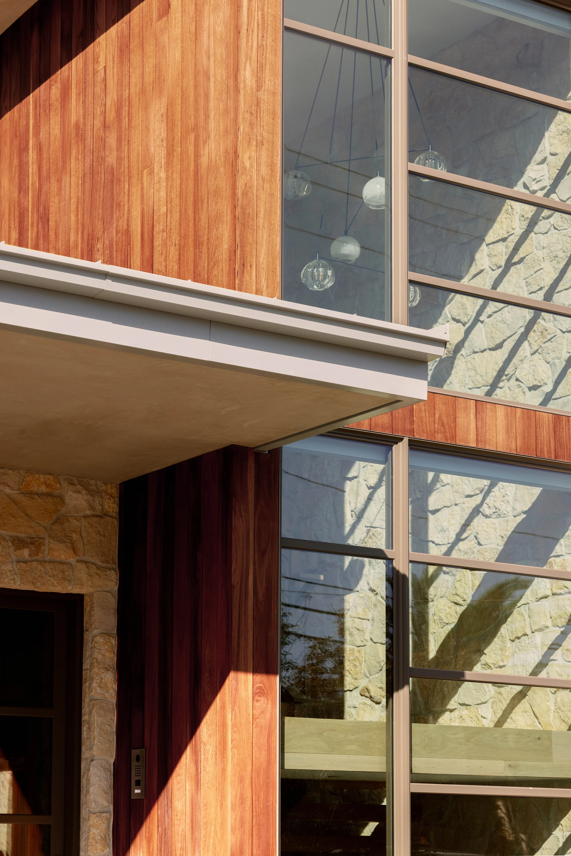 فضای زندگی رزیدنس راموس با طراحی خلاقانه و نور طبیعی