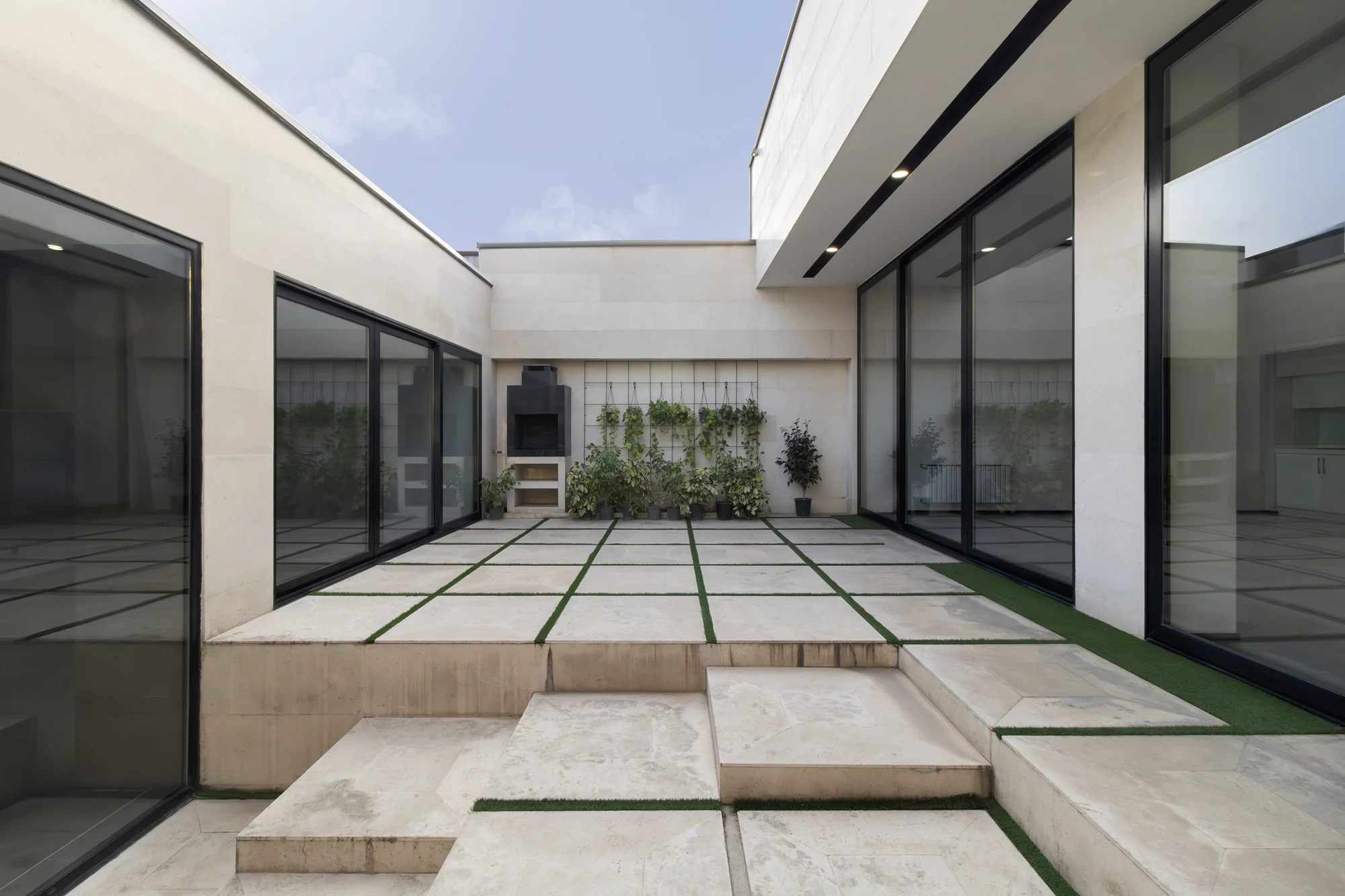 طراحی معماری ساختمان 146 در محله گلسار رشت با نمای ساده