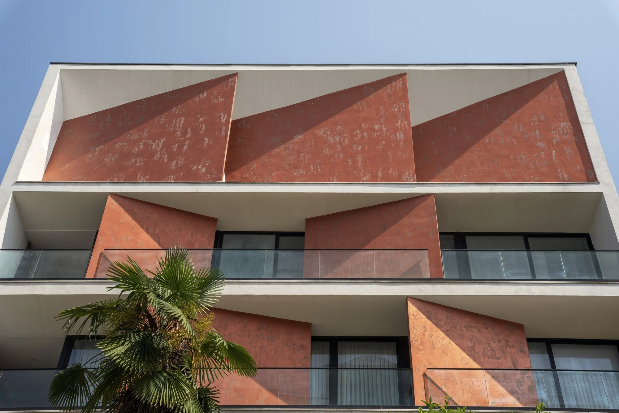 پلان باز فضای داخلی آپارتمان‌های ساختمان 146 رشت