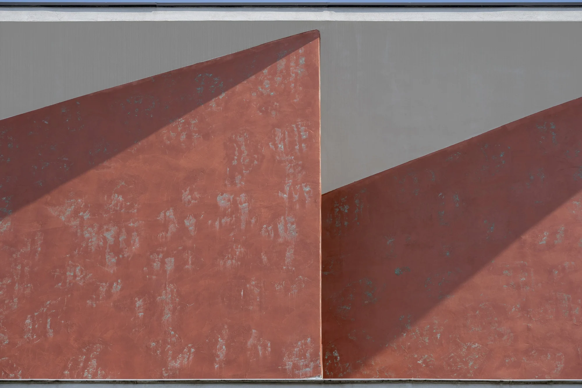 نمای خارجی ساختمان مسکونی 146 با طراحی پرگماتیکا در محله گلسار