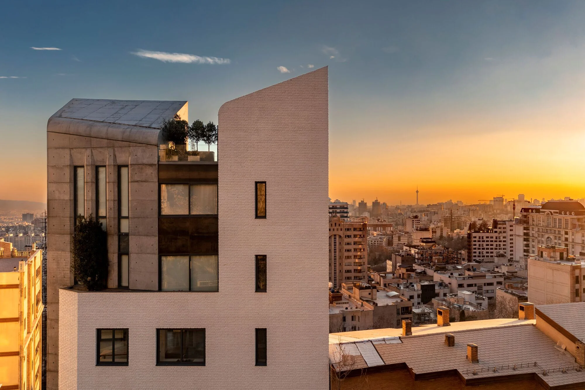 نمای خارجی پروژه شماره ۱۴ با طراحی علیرضا تقابنی در زمین ۱۵۶ مترمربعی