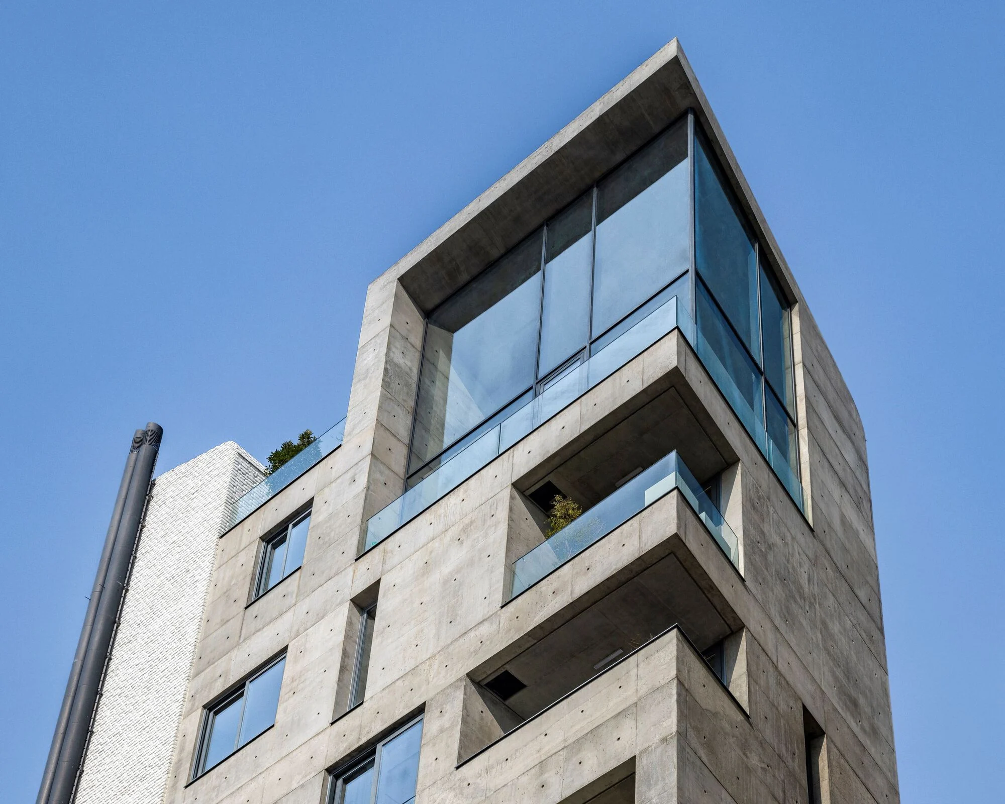 نمای بیرونی پروژه شماره ۱۴ با معماری فشرده و خلاقانه