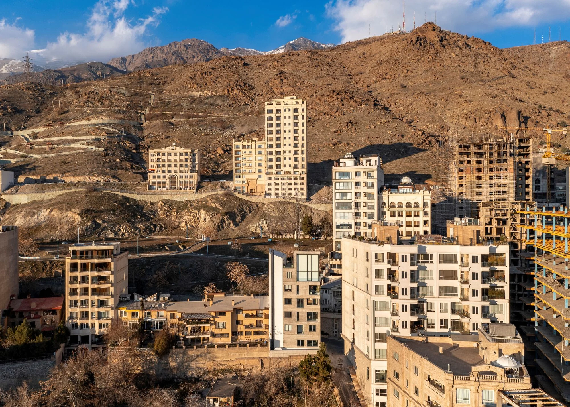 نمای پنجرهای پروژه شماره ۱۴ با معماری مدرن و فشرده