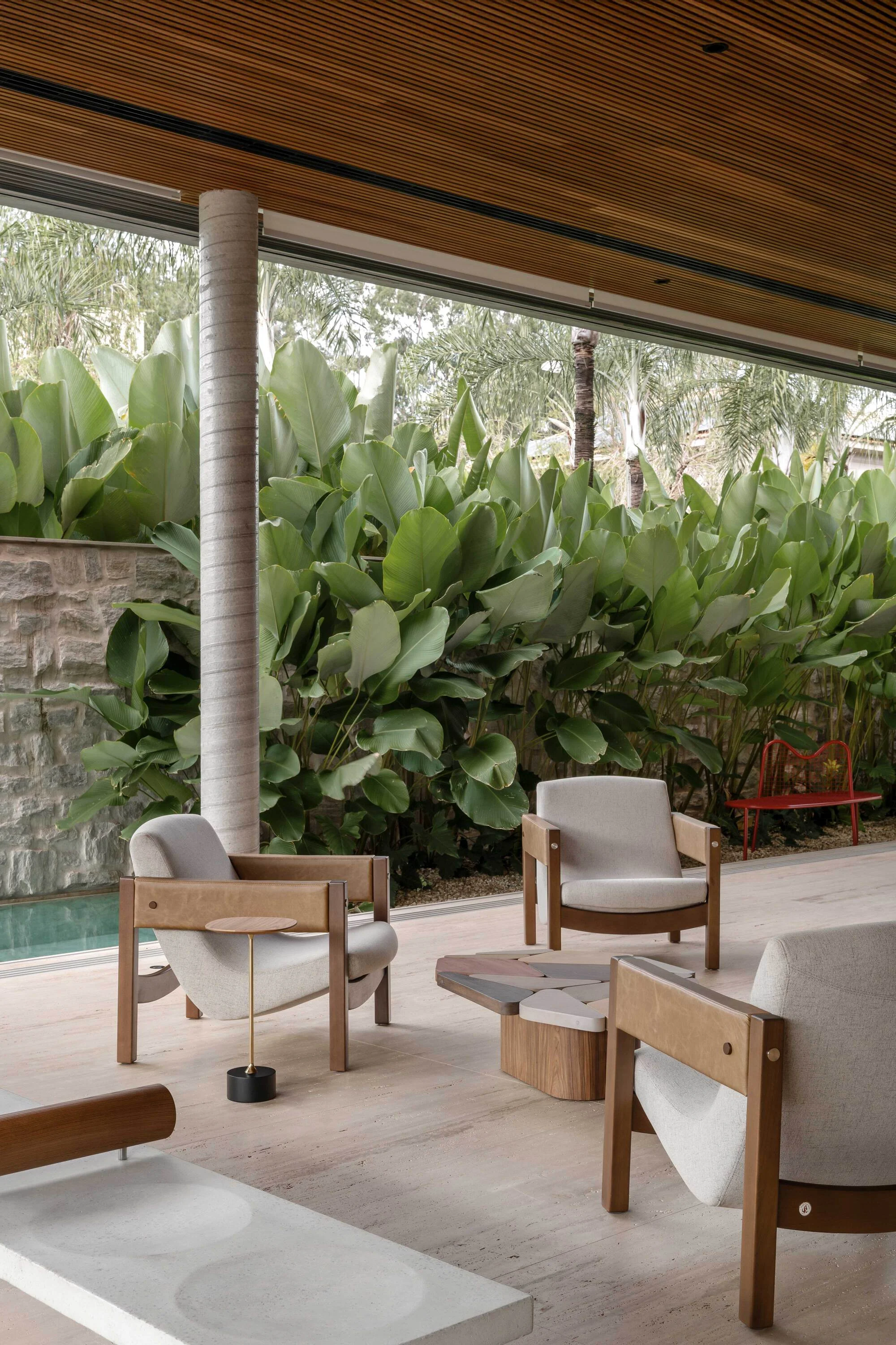 پلان معماری خانه بوینس آیرس با دو حجم روی هم و نور طبیعی