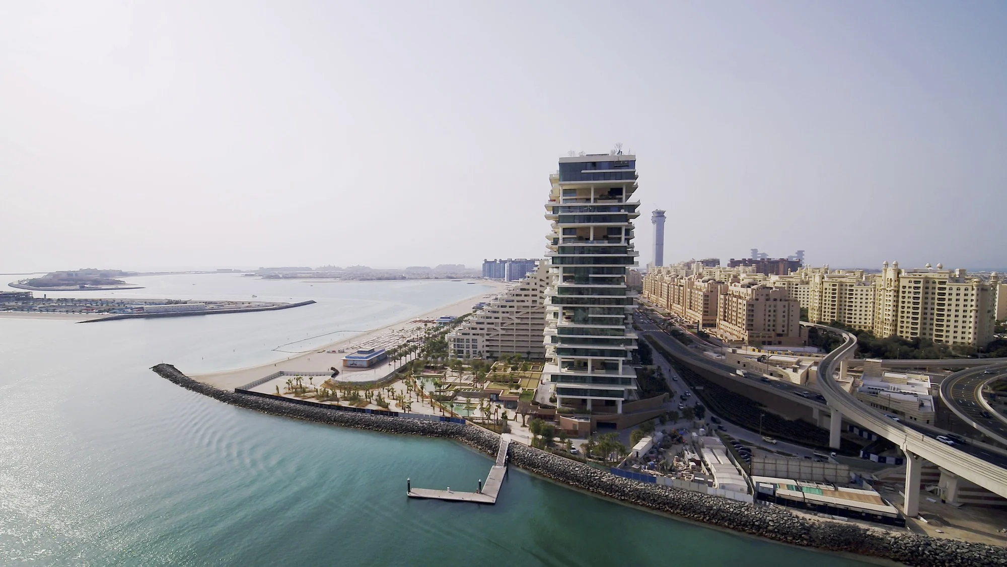 فضای داخلی واحدهای ون ات پالم با دکوراسیون لوکس و پلان باز