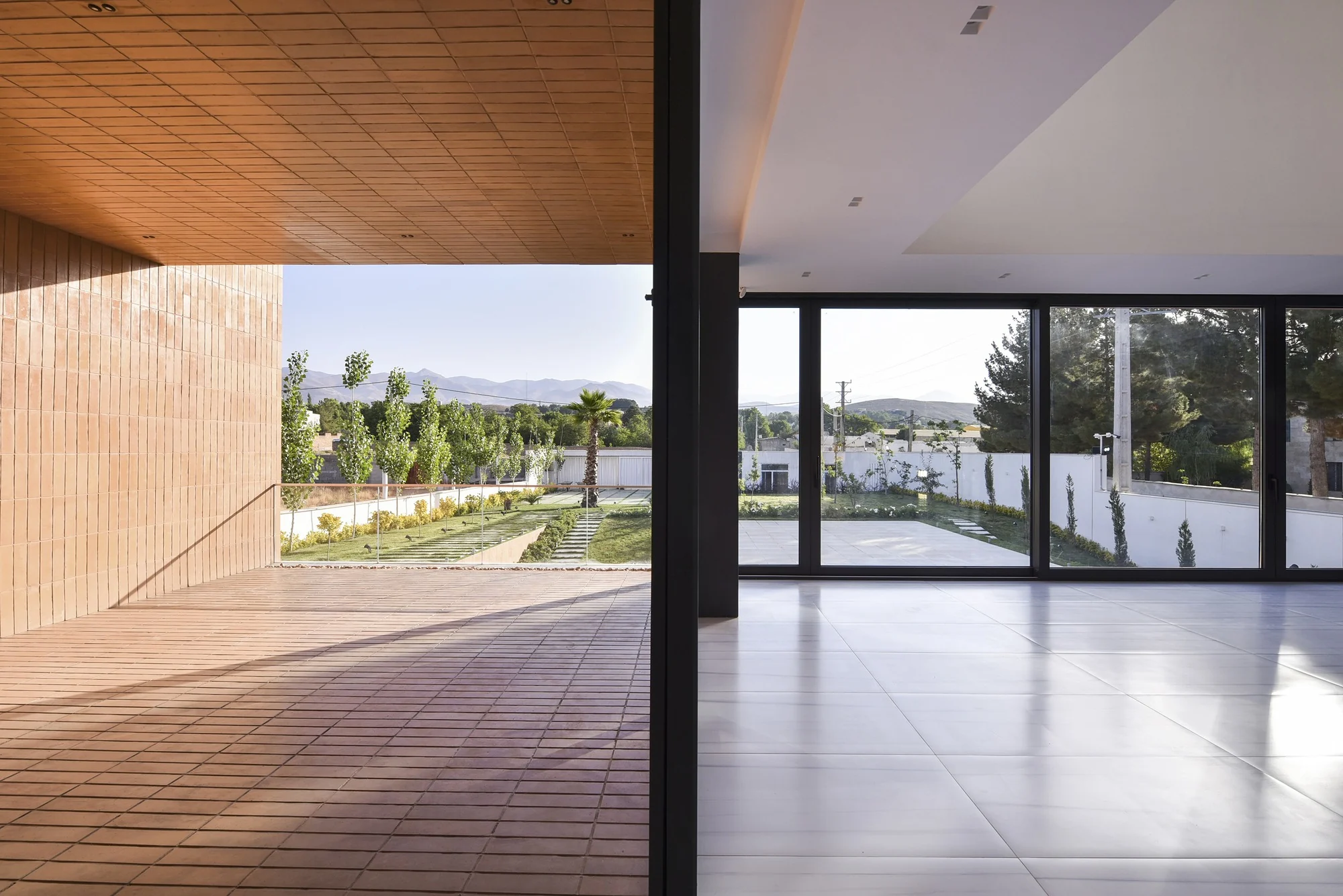 فضای داخلی ویلا خلأها با طراحی خلاقانه و پلان سیال