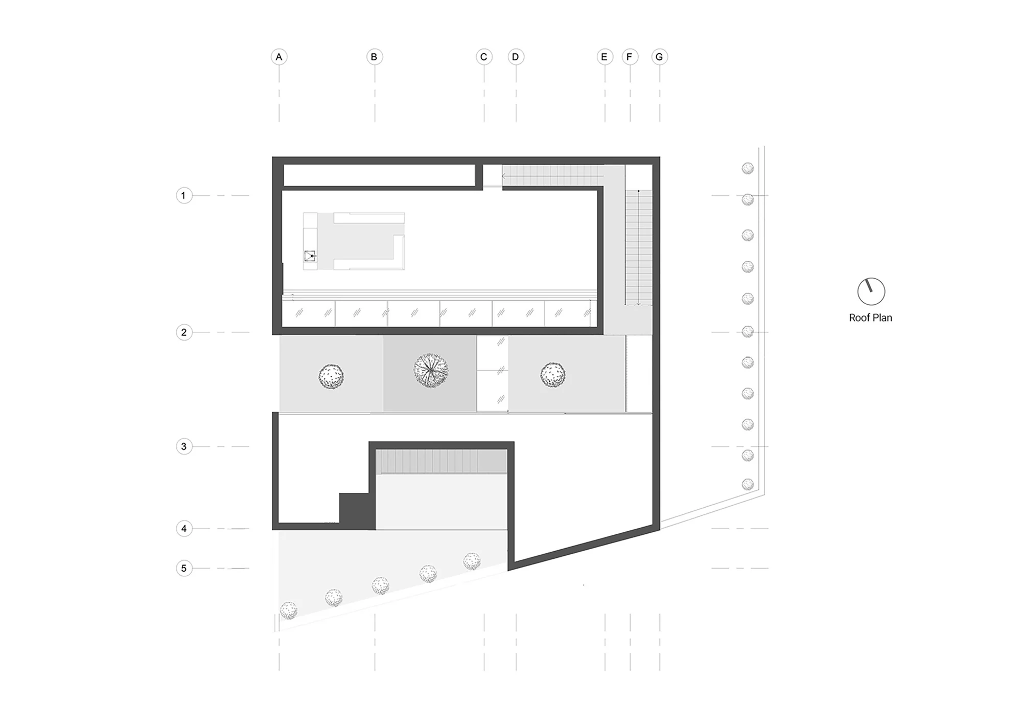 فضای داخلی ویلا خلأها با سقف بلند و طراحی مدرن