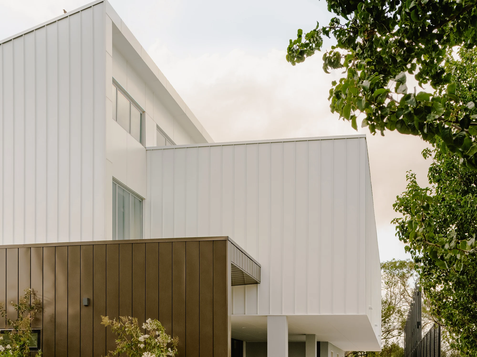 پلان معماری مرکز آبی ایوانهو گرامر با مساحت 2333 مترمربع و فضاهای یکپارچه