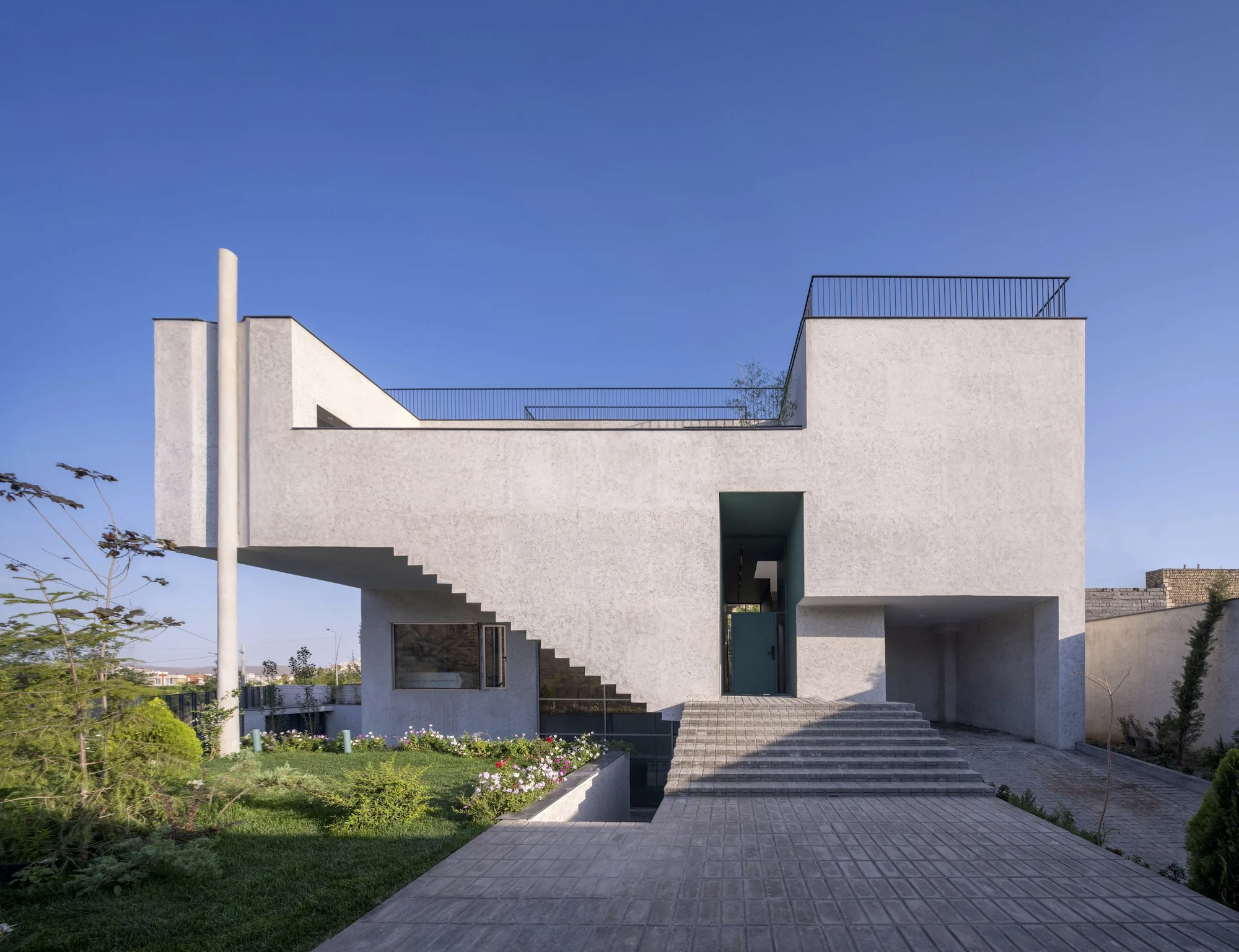 نمای داخلی ویلا و نیم با طراحی WHY Architects در دره ارغوان طرقبه