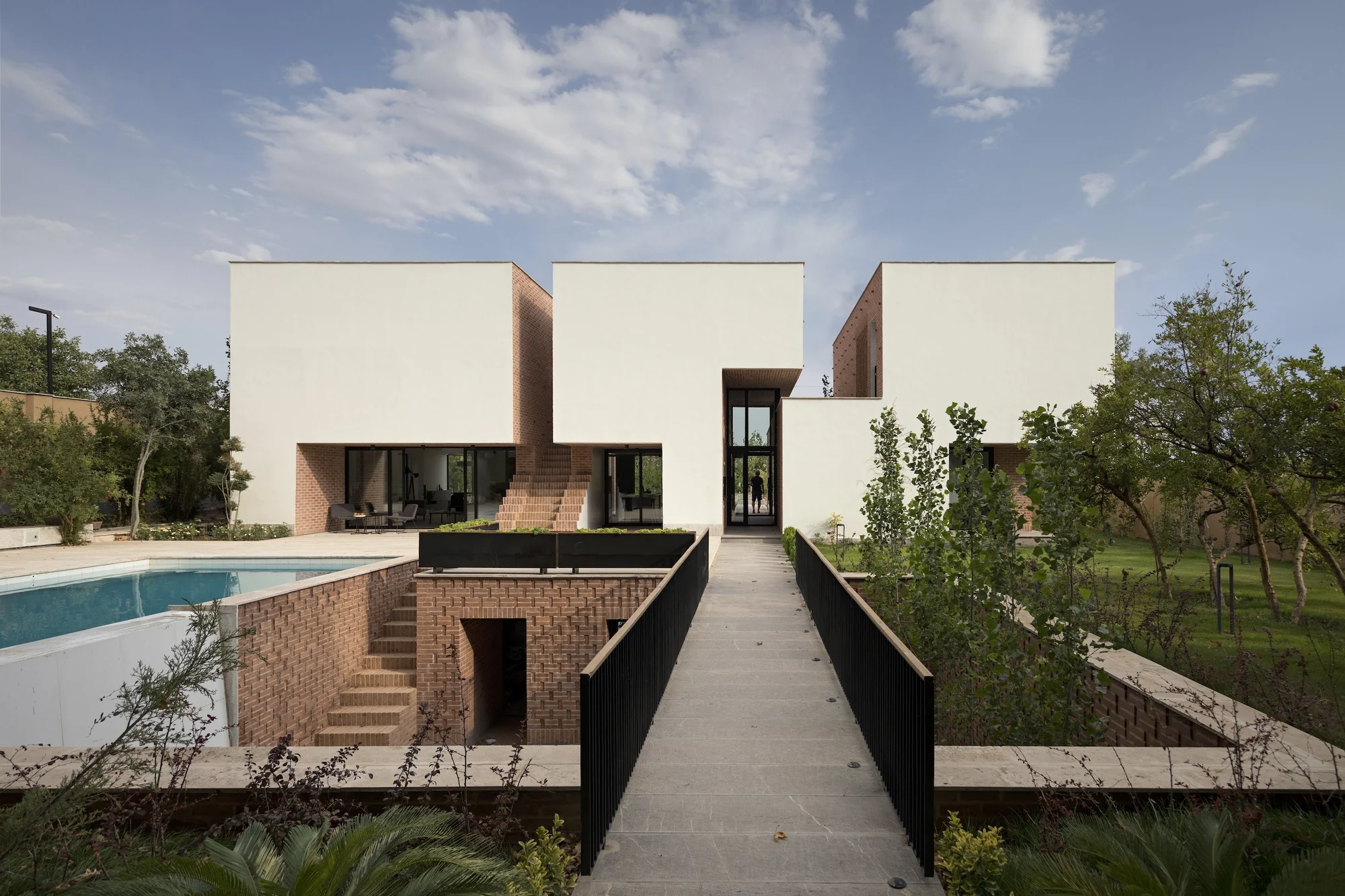 نمای خارجی ویلا ناربون با طراحی Gera Studio در باغ انار کرمان