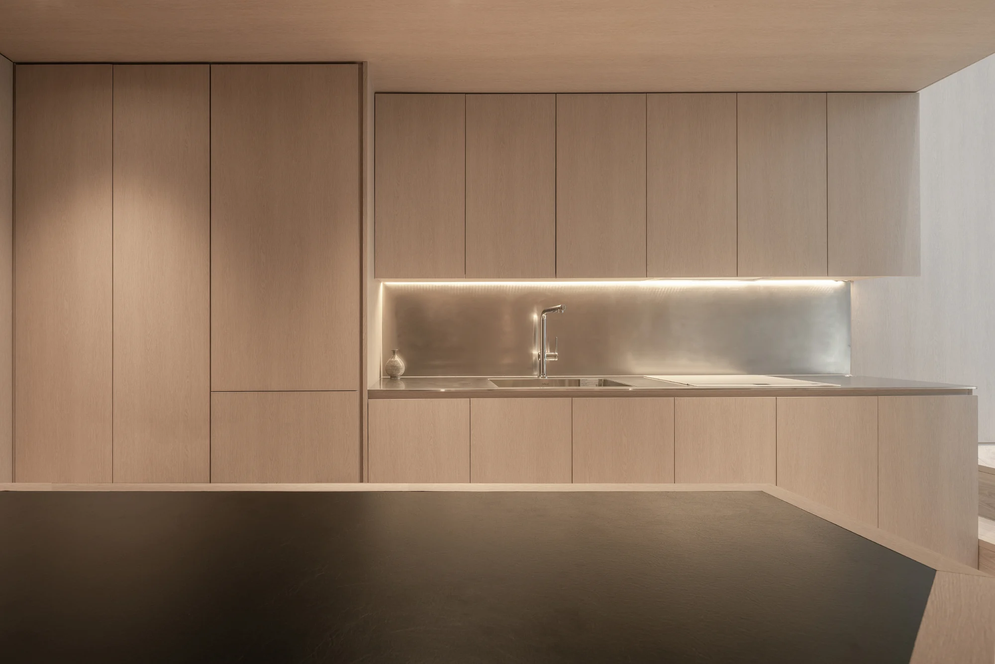 پلان معماری ساختمان لایهای با زمین فشرده