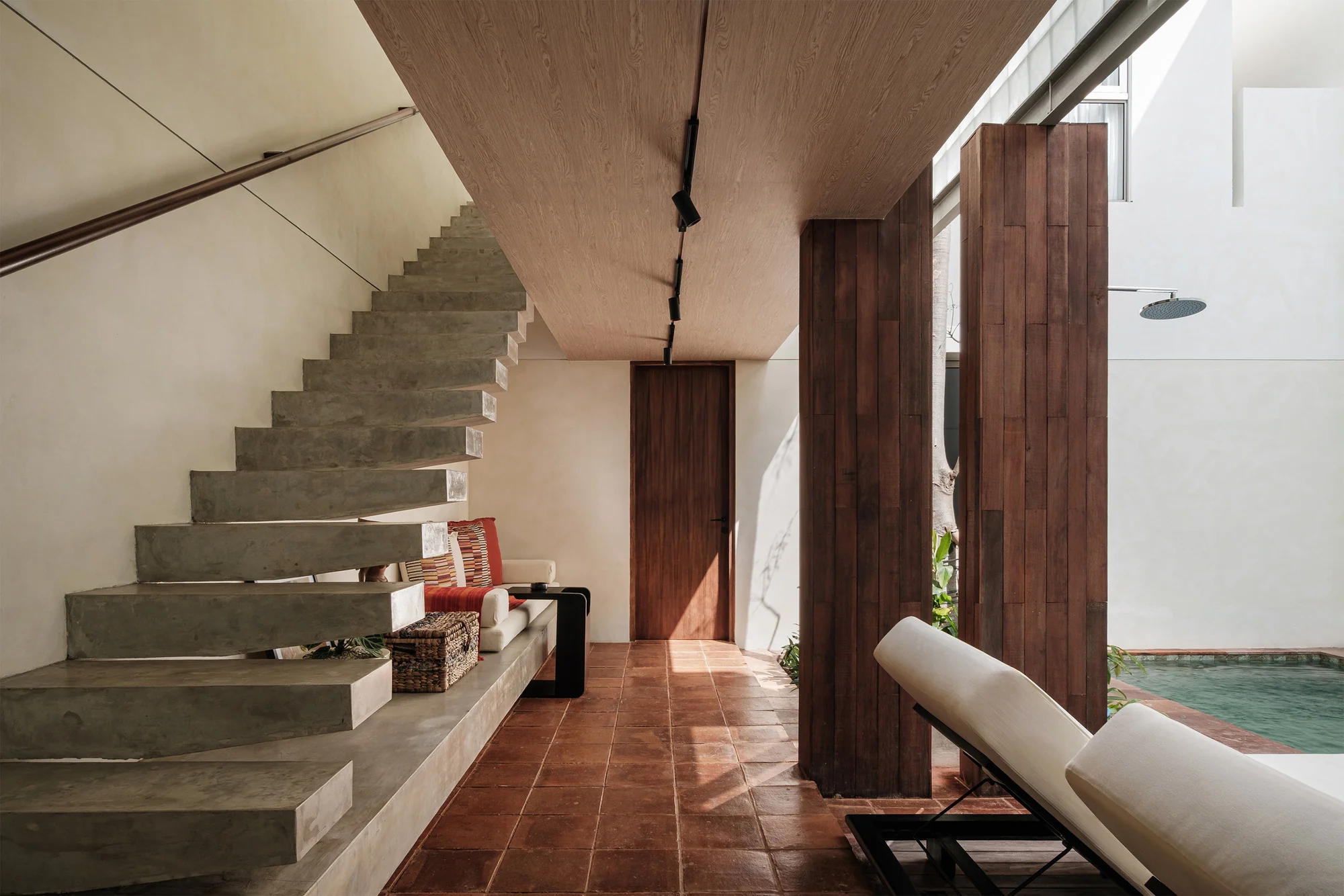 نمای مدرن ویلا سیپات و ساو با متریال Mulia Glass Block