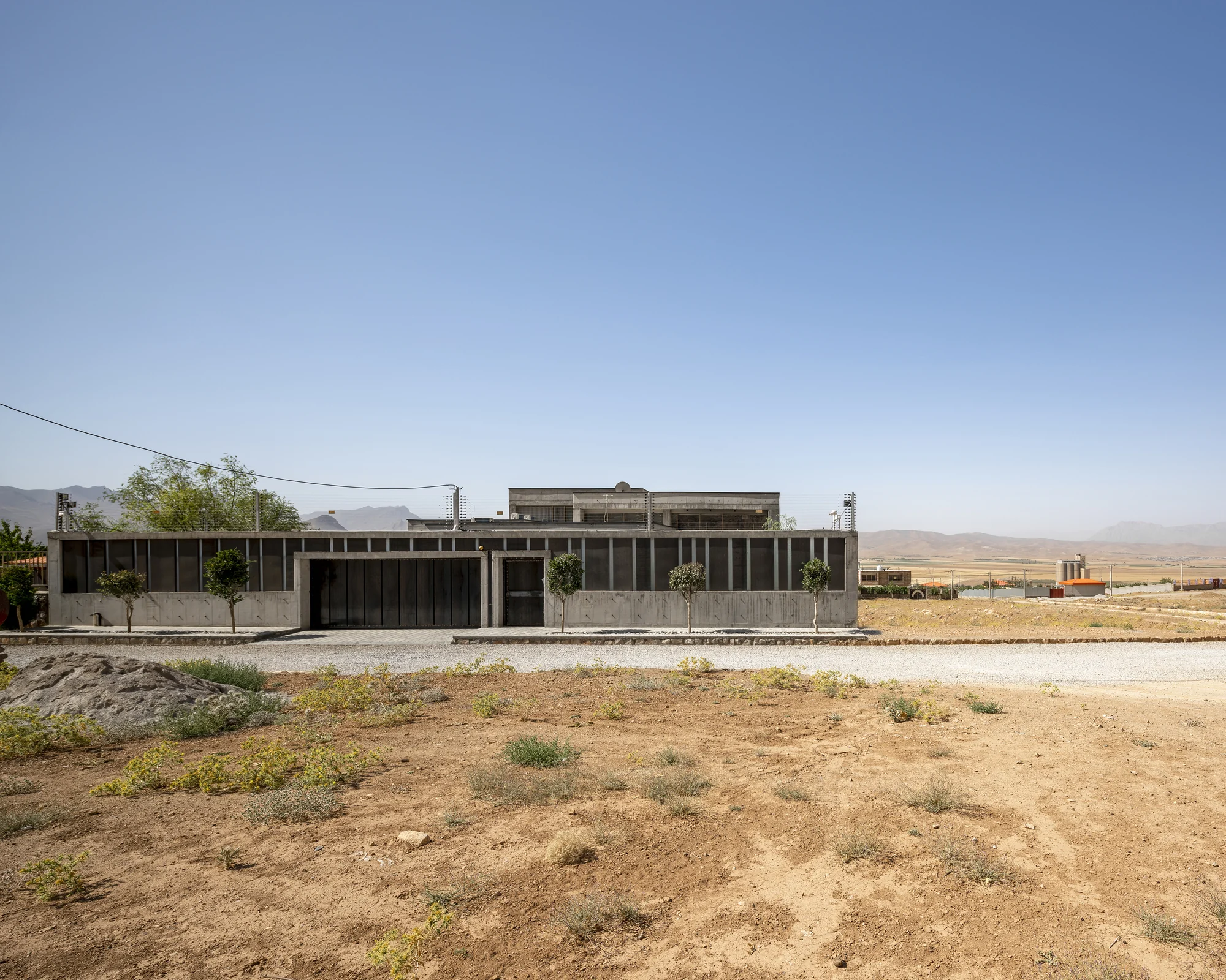 نمای بیرونی ویلا باغ شهر با متریال Setareh Shomal