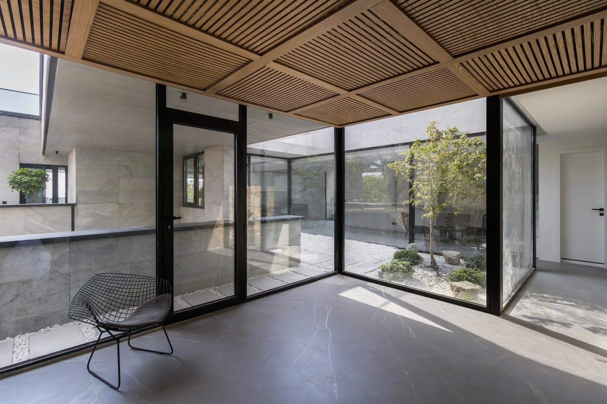 طراحی پایدار ویلا کوهروان با تعادل حفاری و ساخت