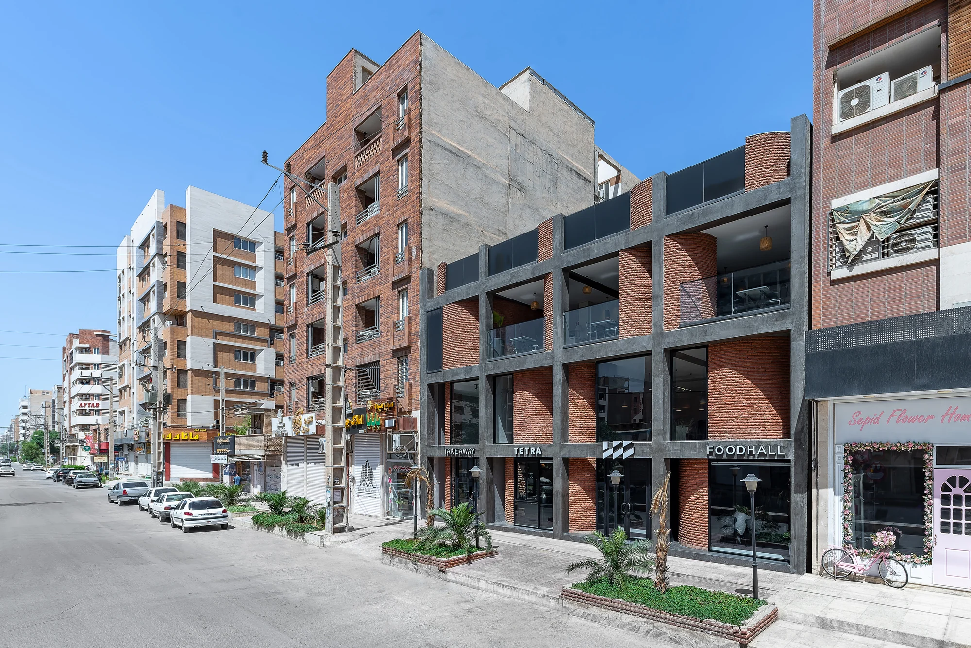 پلان باز فضای داخلی تالار غذای تترا با طراحی علی قشقایی