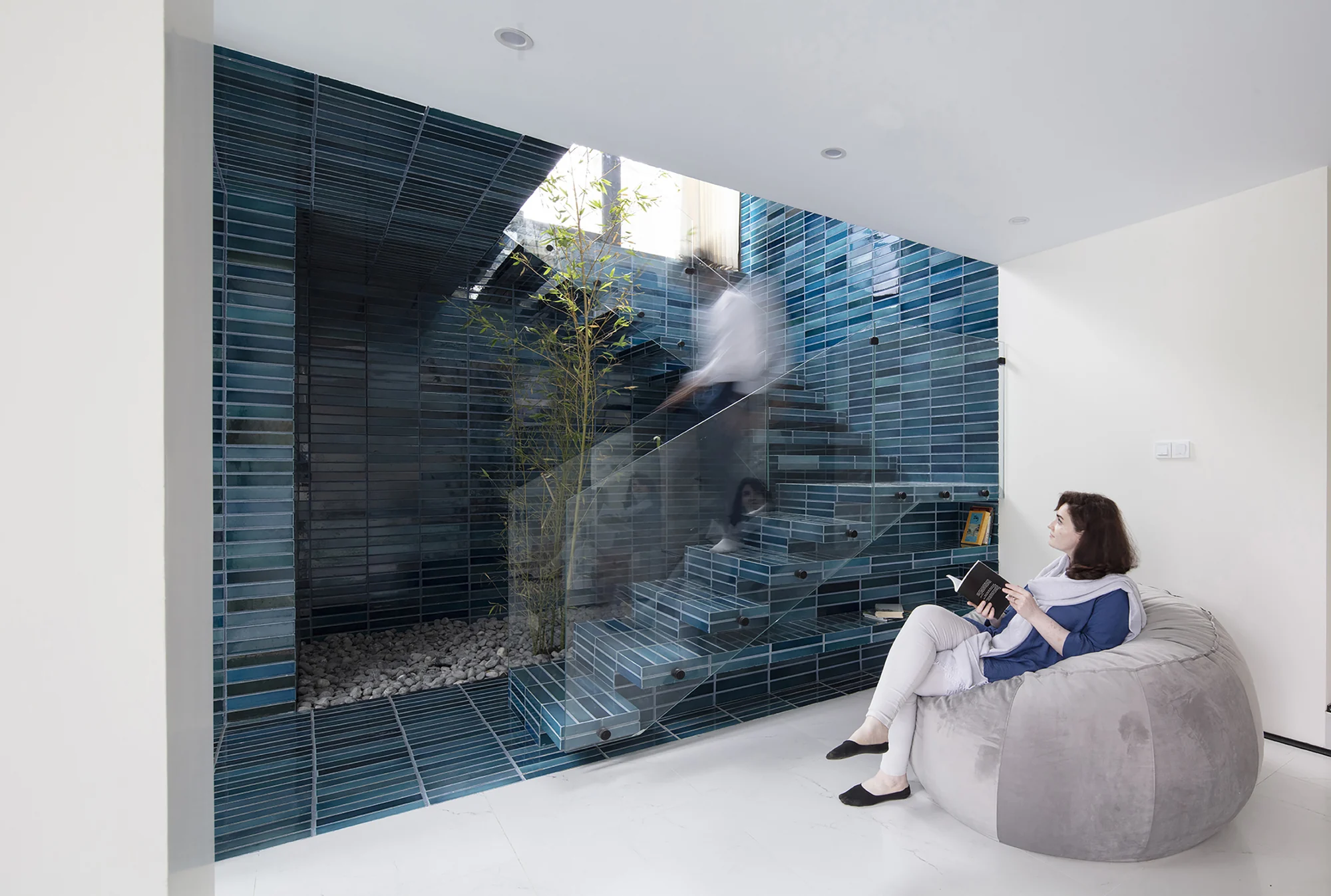 نمای پایه سنگی ویلا سانگده با معماری پایدار