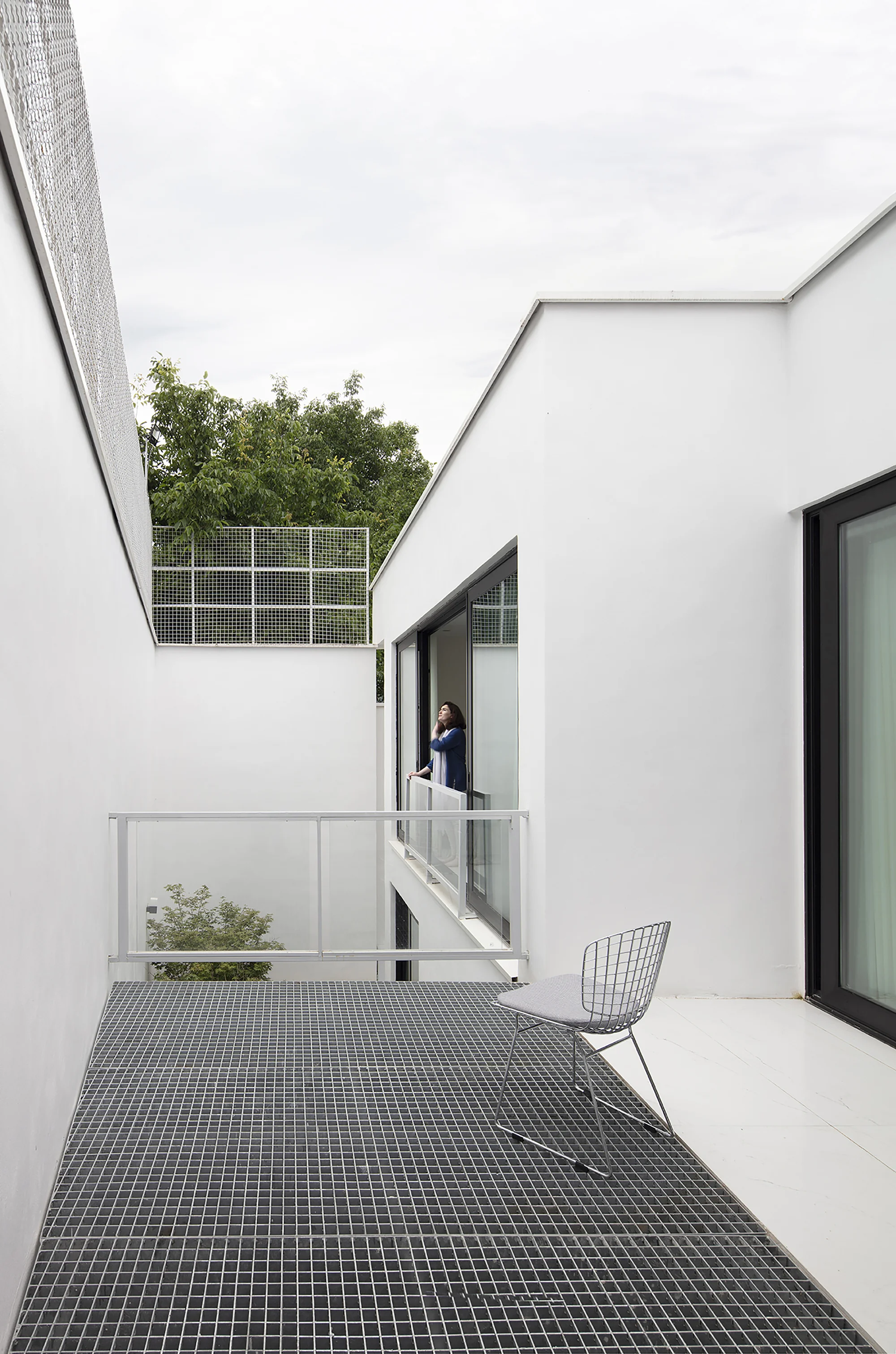 فضای آسانسور ویلا سانگده با منظر بالا