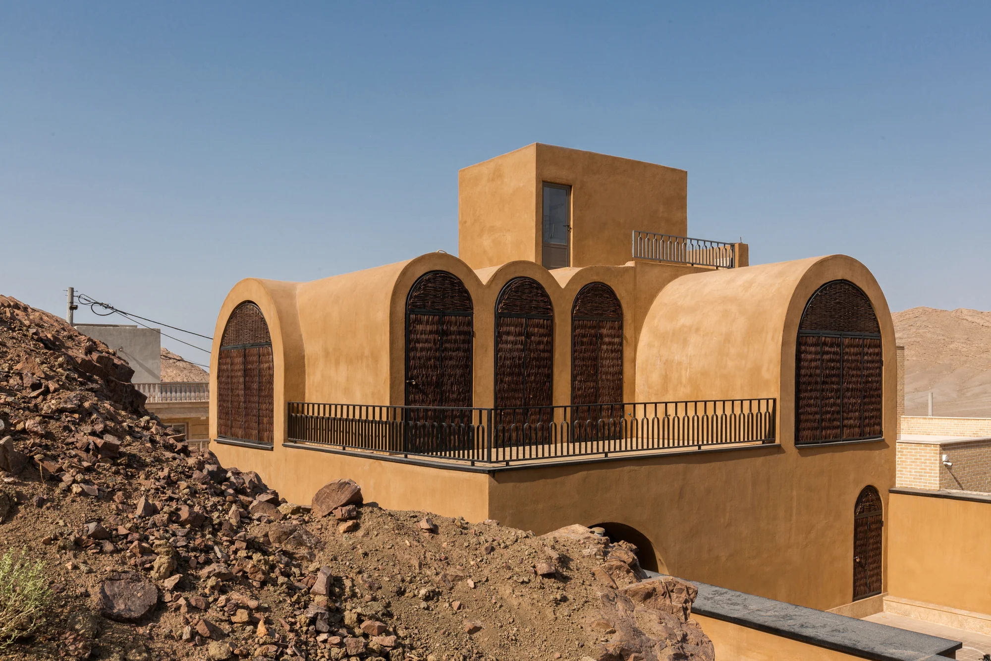 نمای بیرونی خانه سپارو با Aux Wood و مرزهای کوهستانی