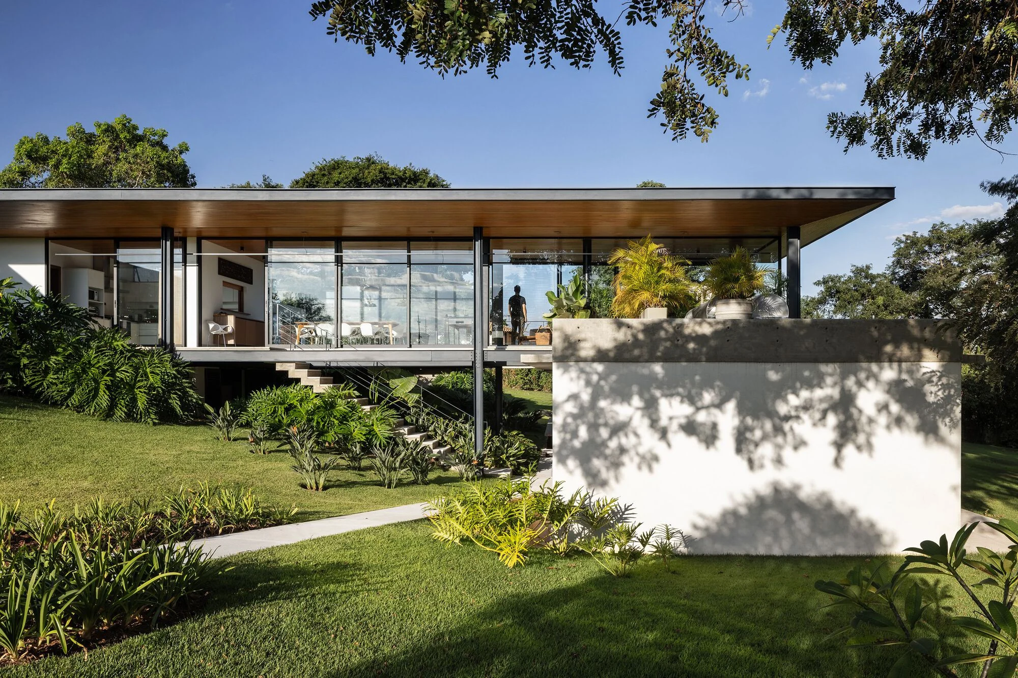 نمای خارجی خانه دو ماریاس با طراحی Canoa Arquitetura در Jaguariúna