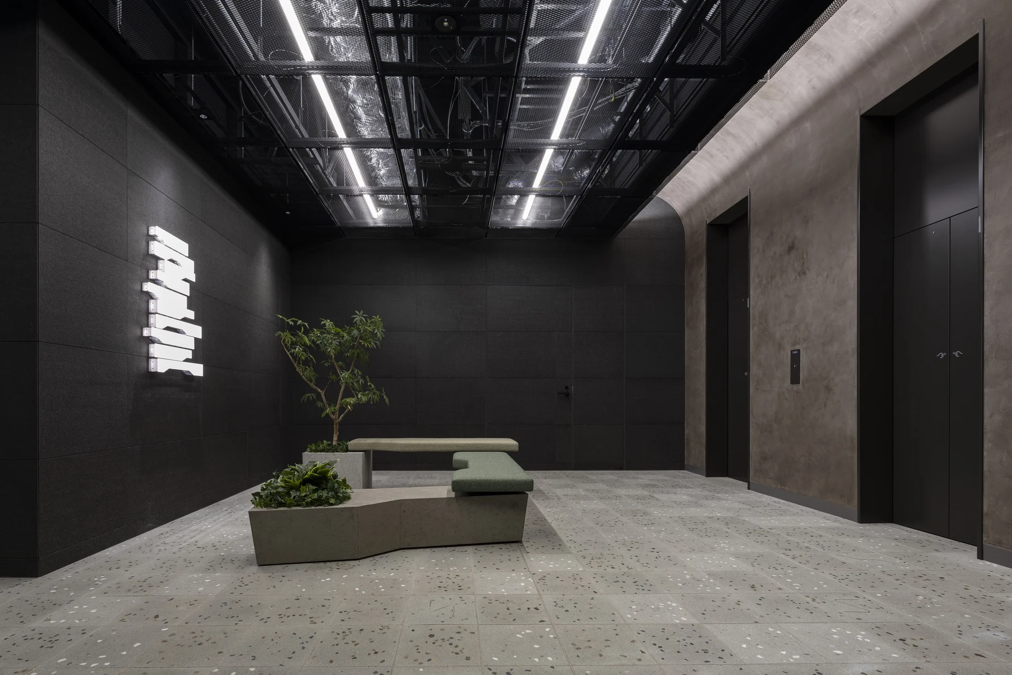 پلان معماری Front Place Chiyoda Ichibancho با پنجرههای برجسته