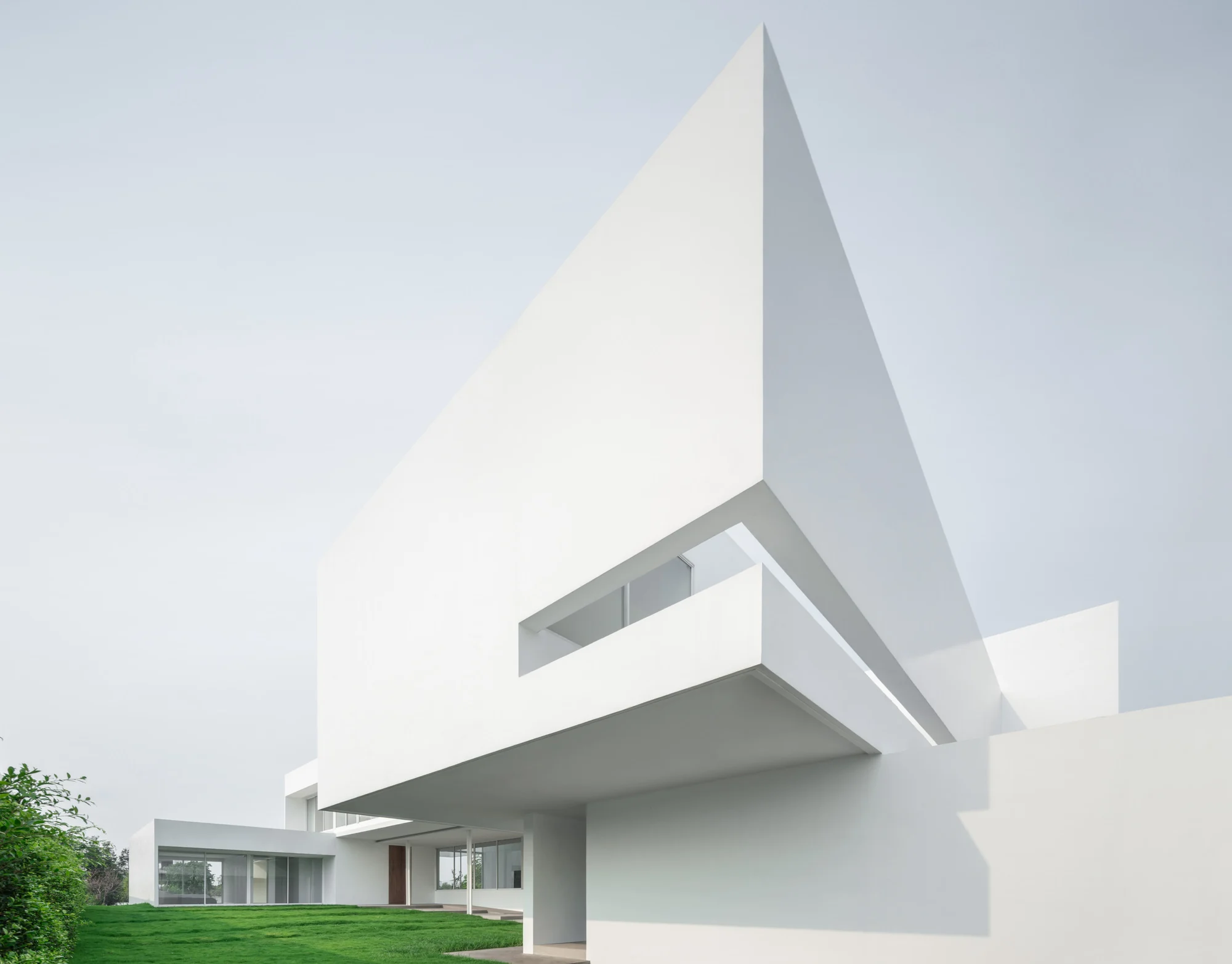 نمای پنجرهای خانه لوسنت با معماری معاصر