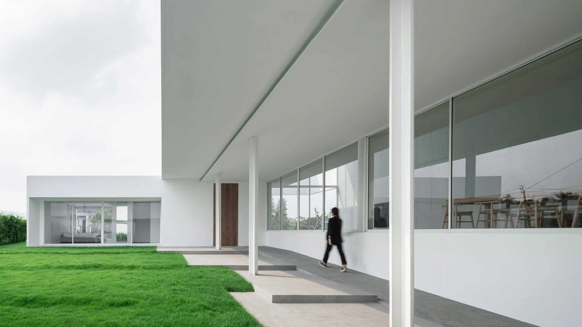 فضای داخلی خانه لوسنت با دکوراسیون مینیمال