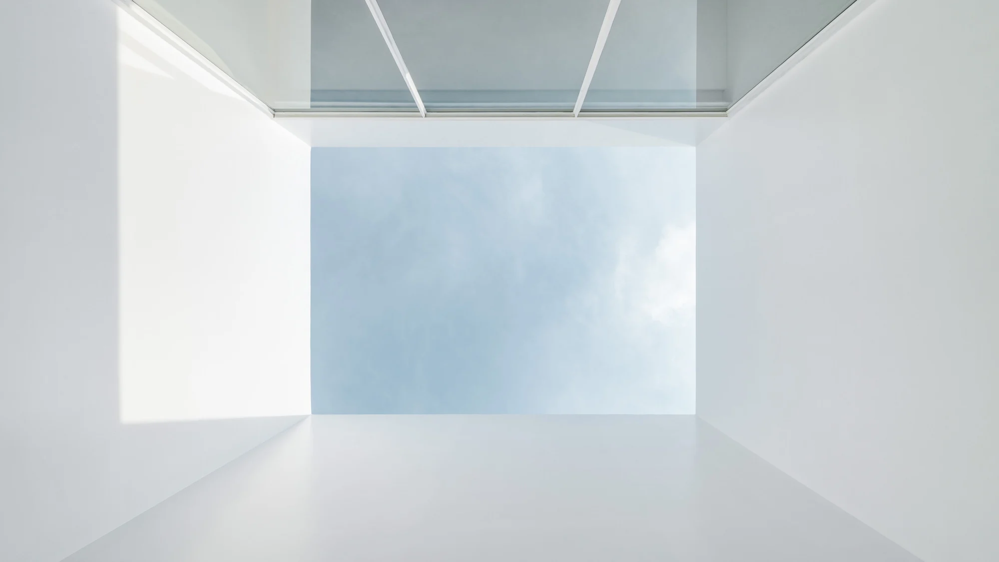 فضای داخلی خانه لوسنت با نور طبیعی