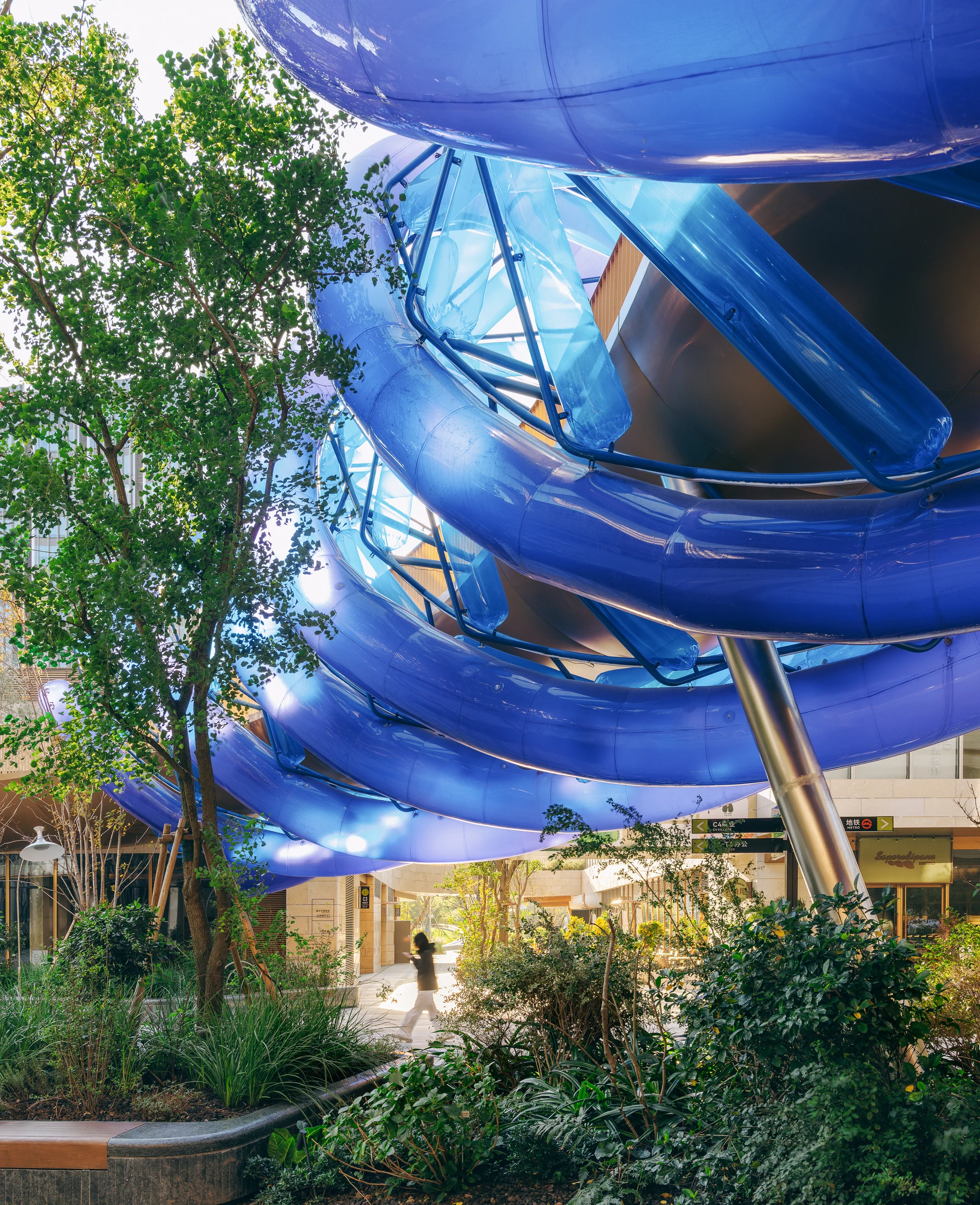 طراحی پایدار پل غشایی چرخشی آبی با هارمونی سایت