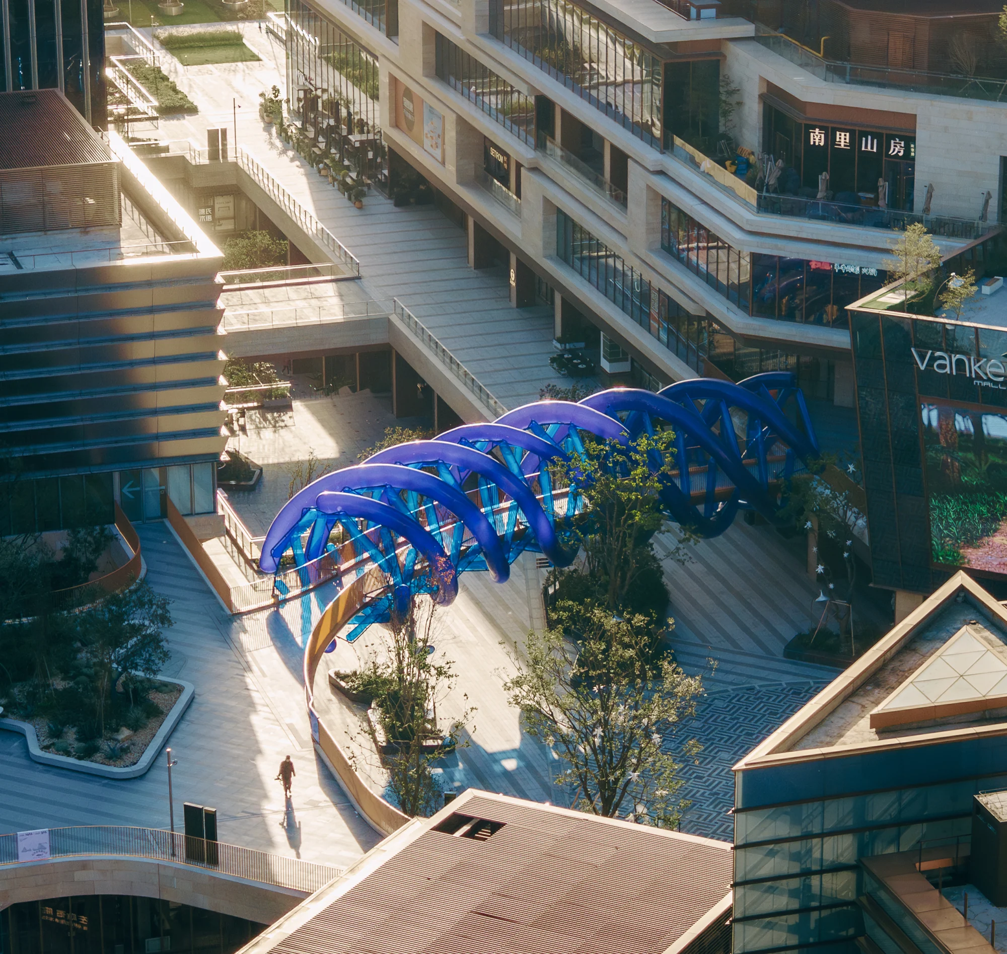 فضای عمومی پل غشایی چرخشی آبی با منظر