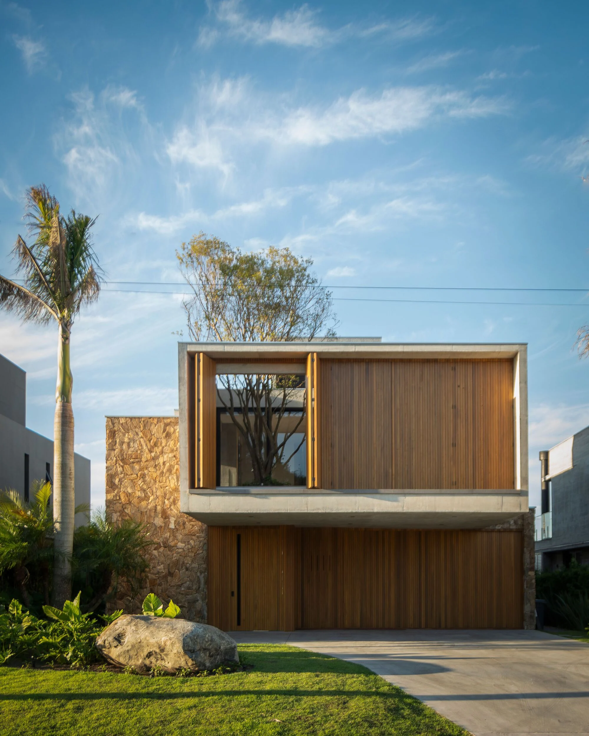 فضای نشیمن خانه کاسا فولیا با دکوراسیون مینیمال