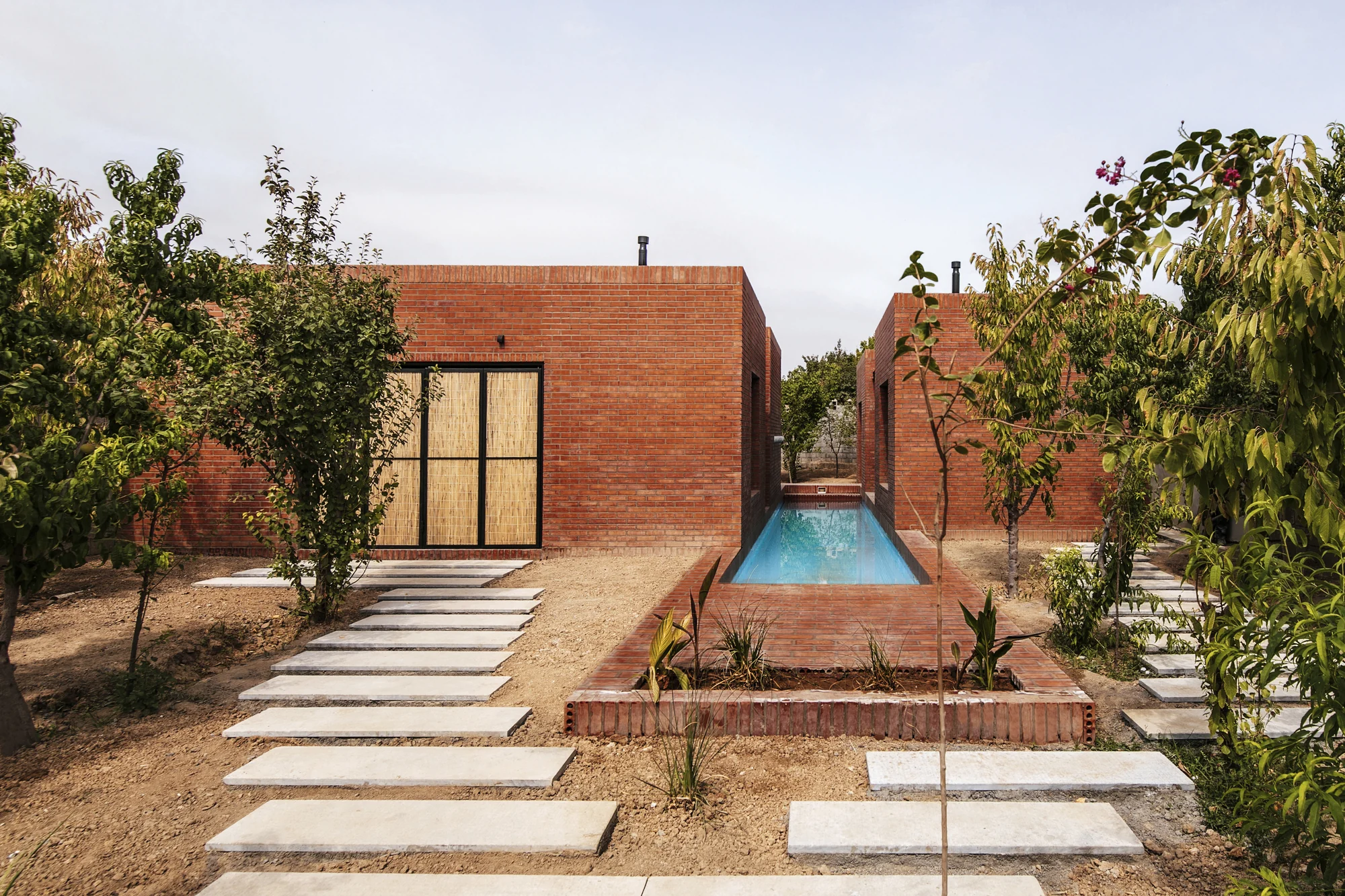 نمای خارجی ویلا میدریدج با طراحی EZ Studio در غدیرجان
