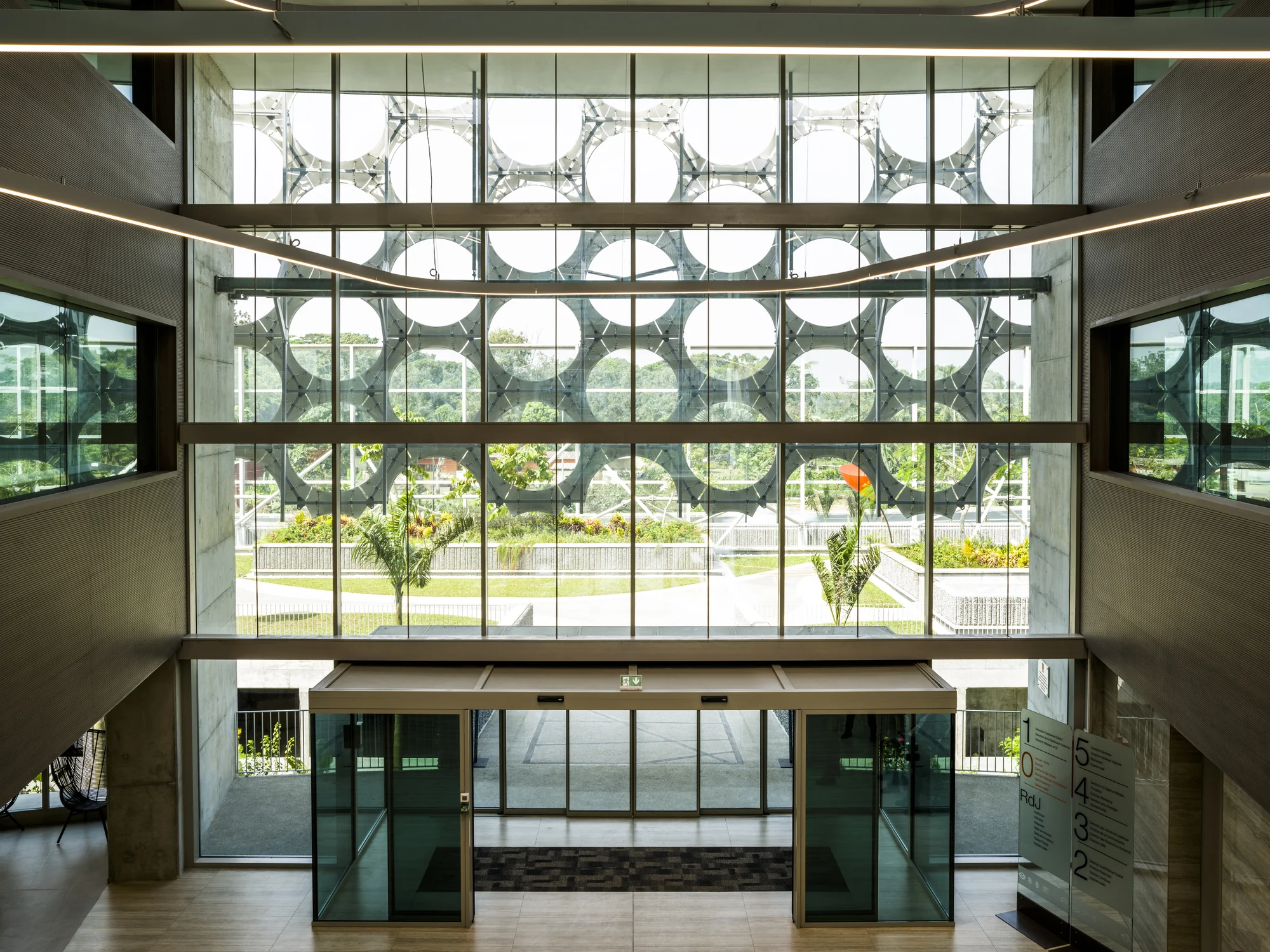 طراحی معماری روستای نارنجی برای جامعه محلی آفریقای غربی