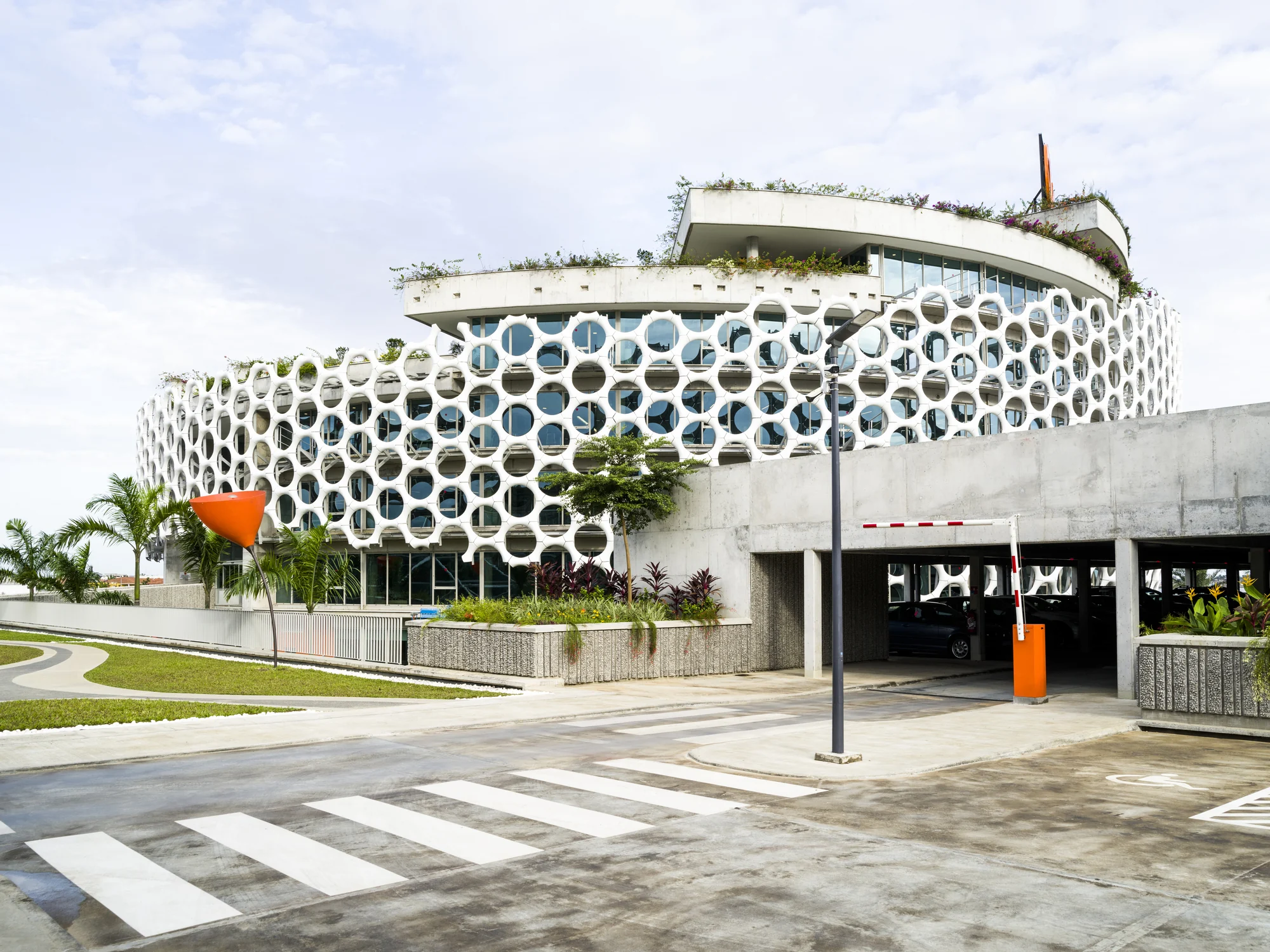 طراحی پایدار روستای نارنجی با مصالح محلی