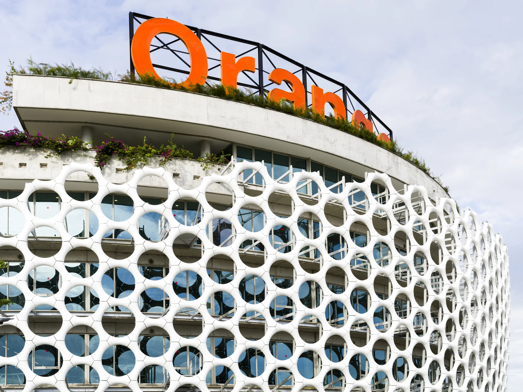 نمای خارجی روستای نارنجی با Koffi & Diabaté Architectes